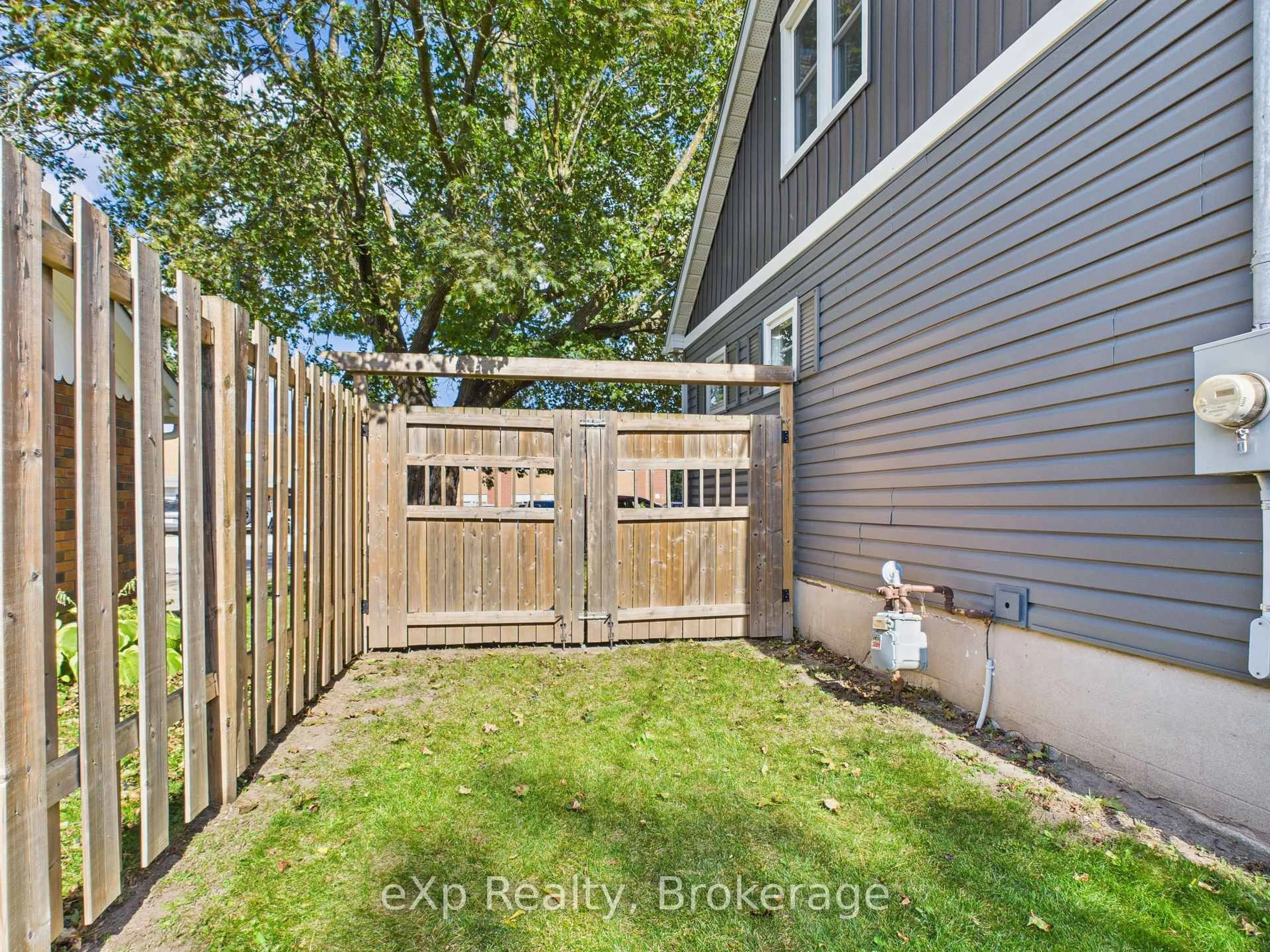 Unknown for 485 13th St, Hanover Ontario N4N 1Y3