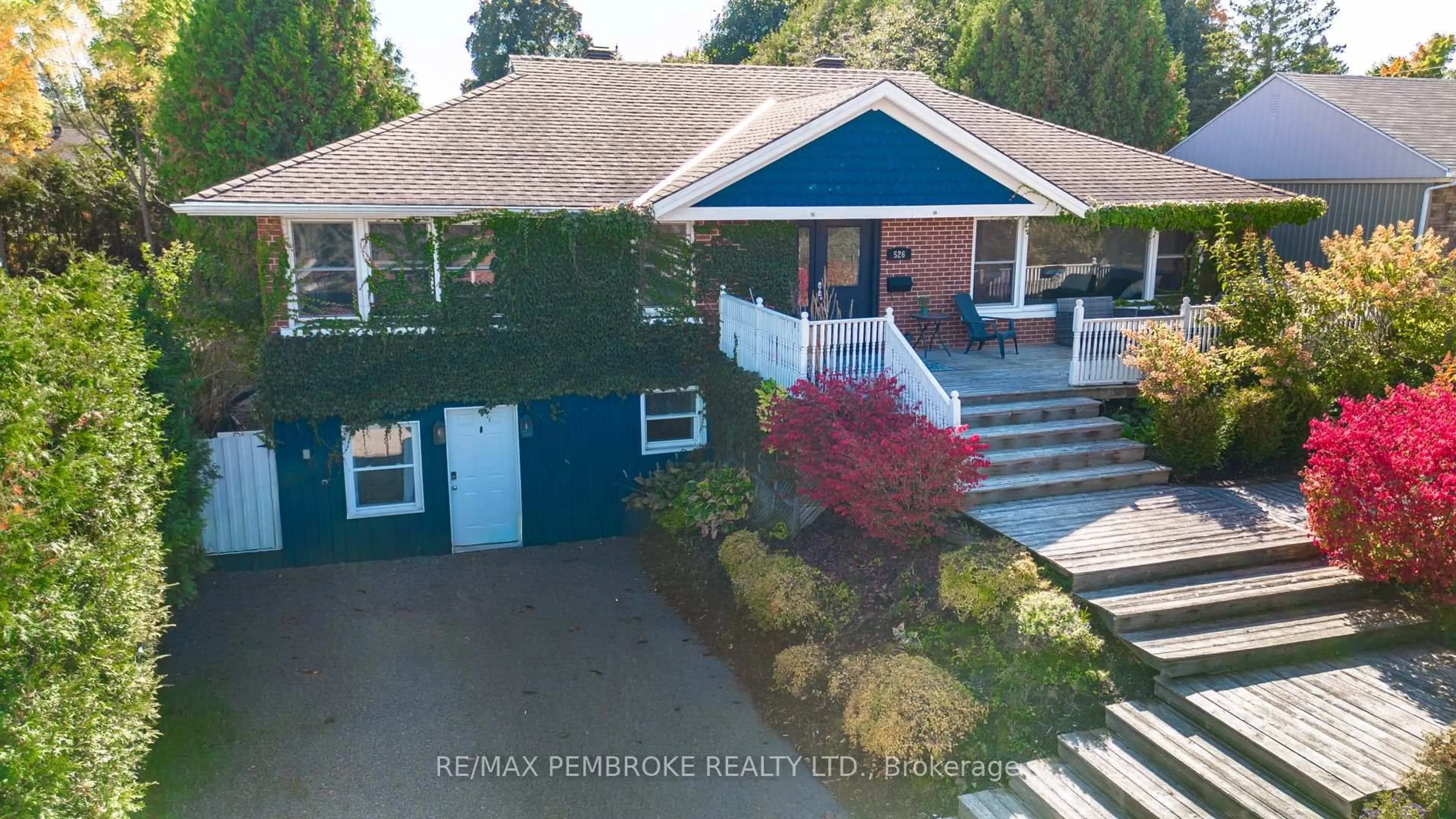 A pic from outside/outdoor area/front of a property/back of a property/a pic from drone, street for 526 Esther St, Pembroke Ontario K8A 3E7