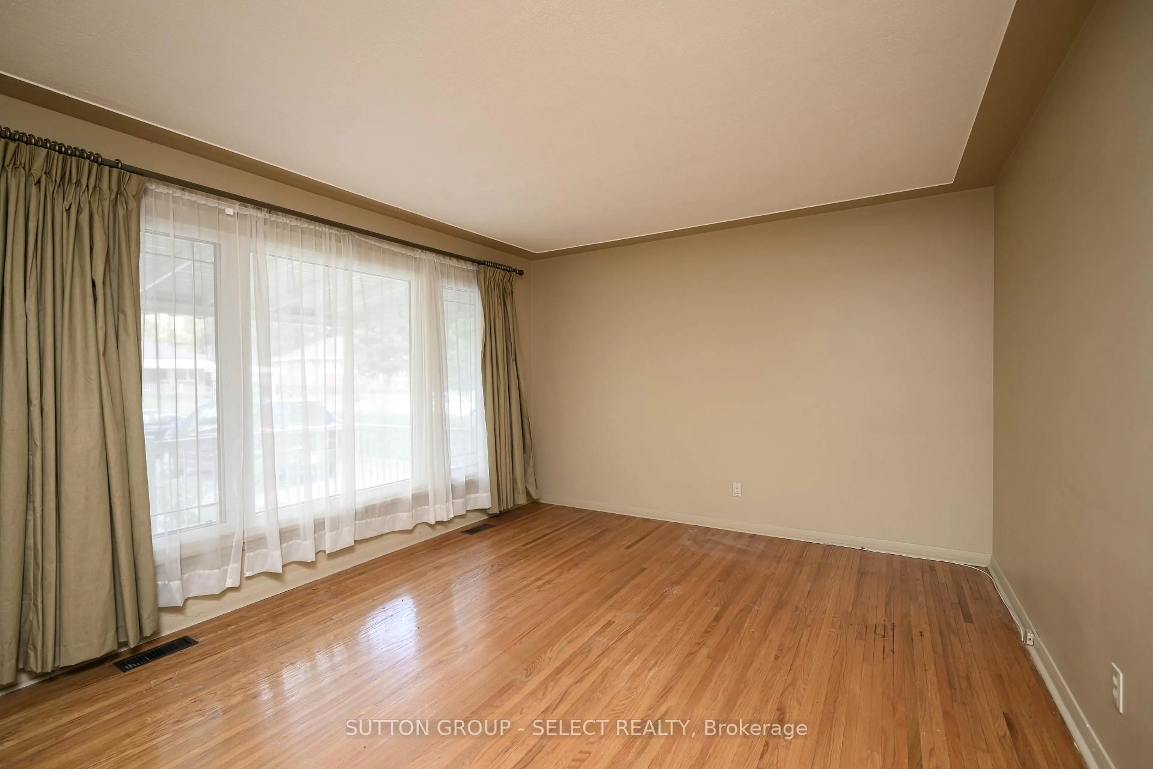A pic of a room for 110 Laurentian Dr, London East Ontario N5W 1P2