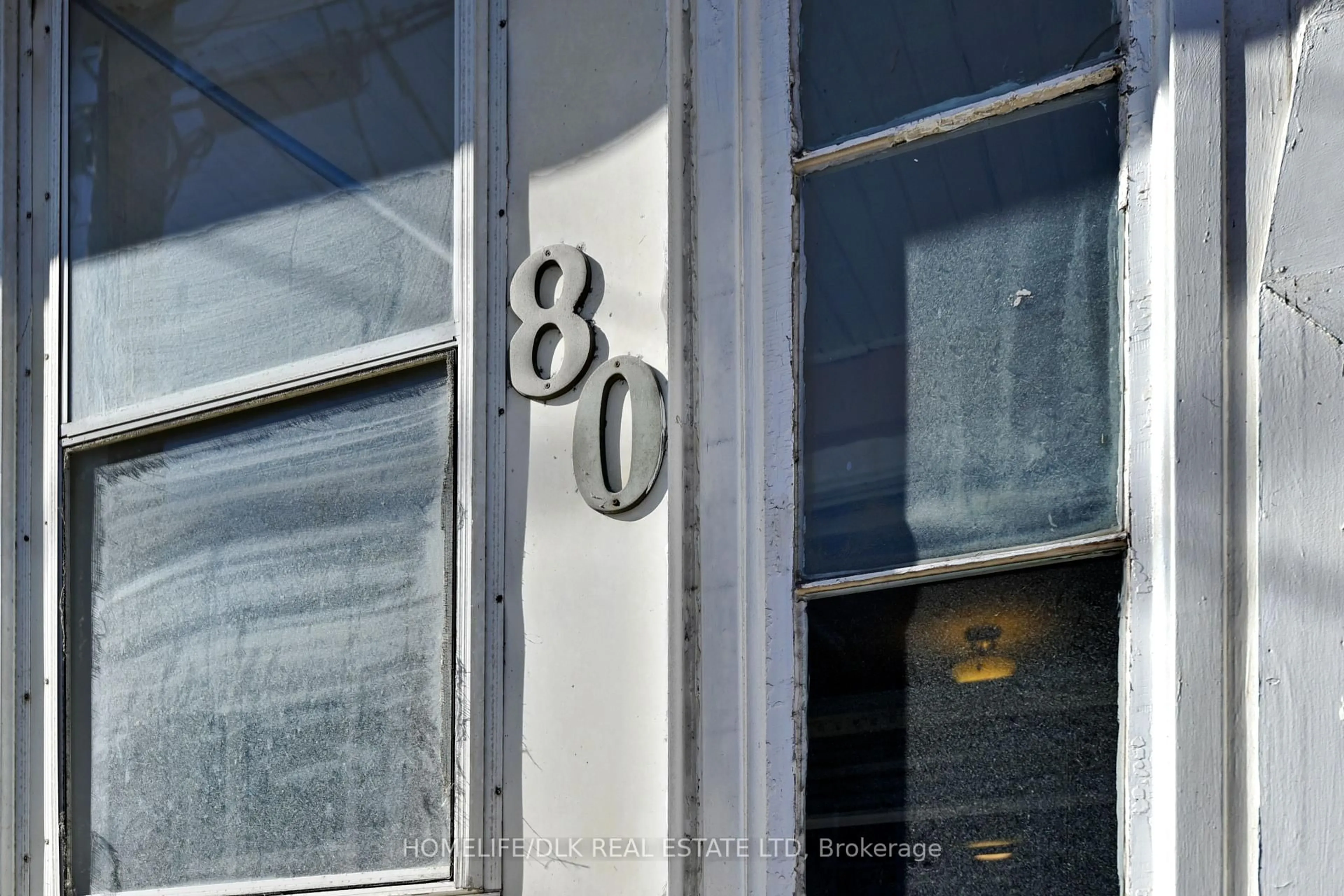 Indoor entryway for 80 Perth St, Brockville Ontario K6V 5C7