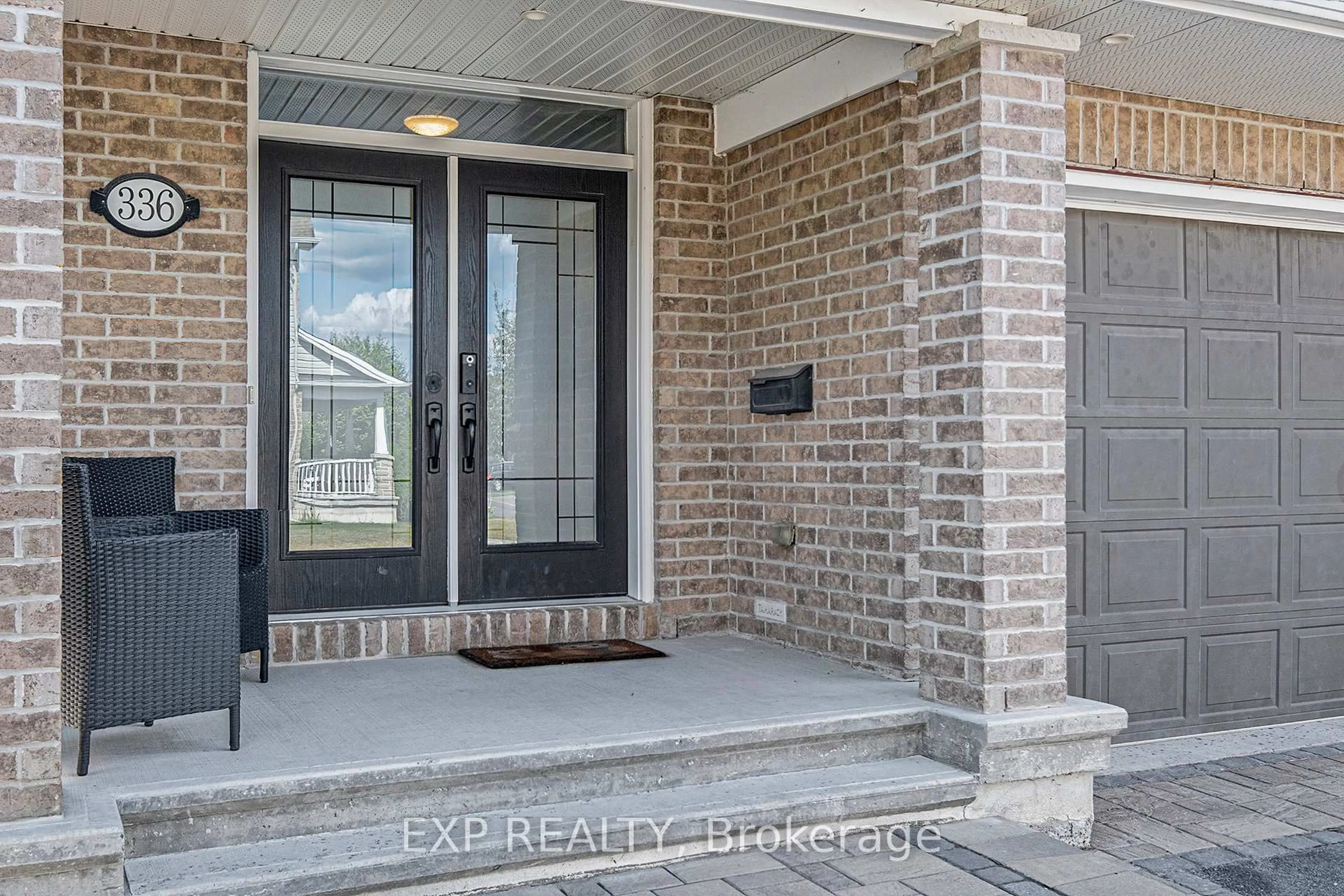 Indoor entryway for 336 Towhee Pl, Ottawa Ontario K2J 5V3