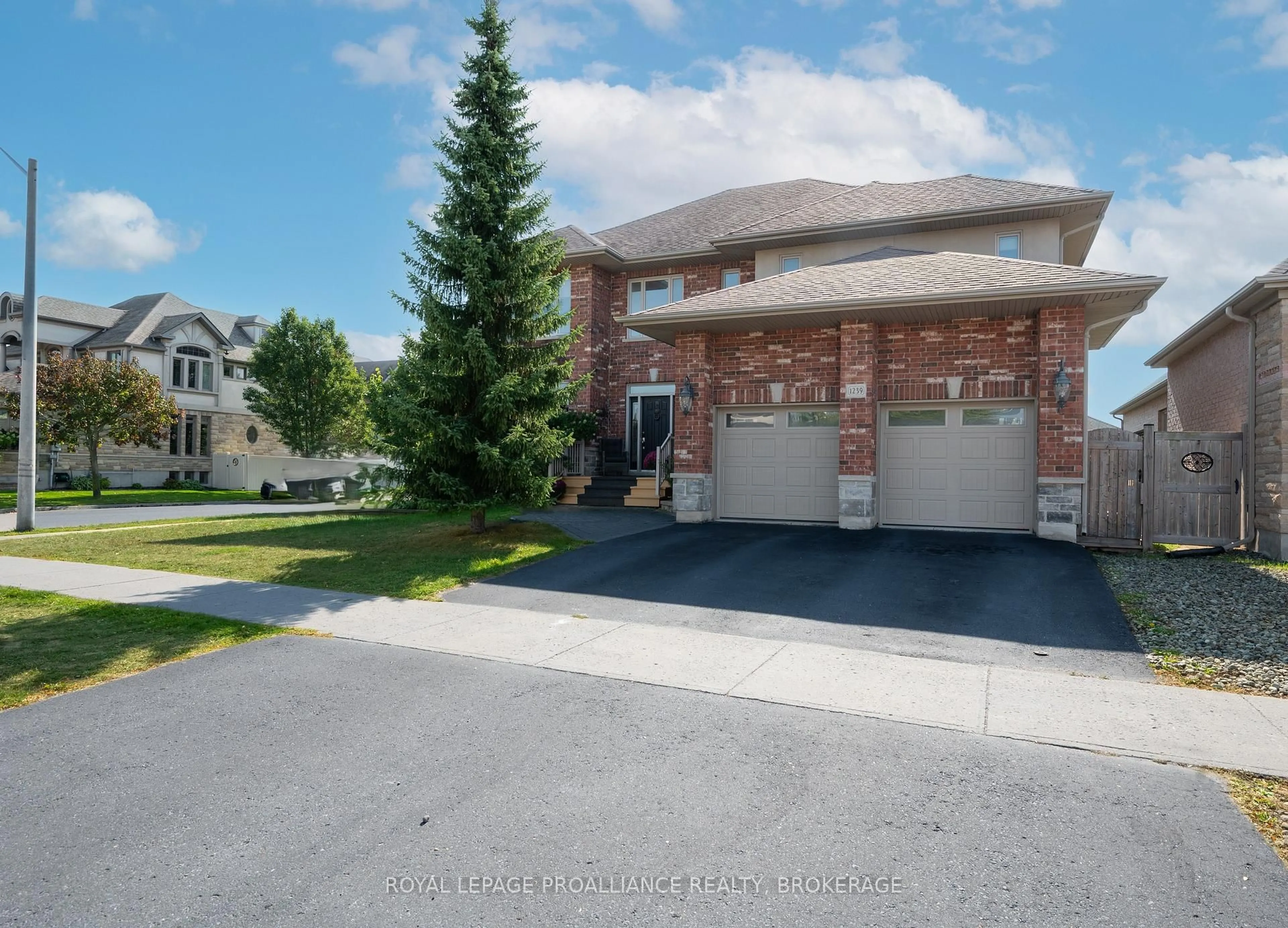 A pic from outside/outdoor area/front of a property/back of a property/a pic from drone, street for 1239 Atkinson St, Kingston Ontario K7P 0C9