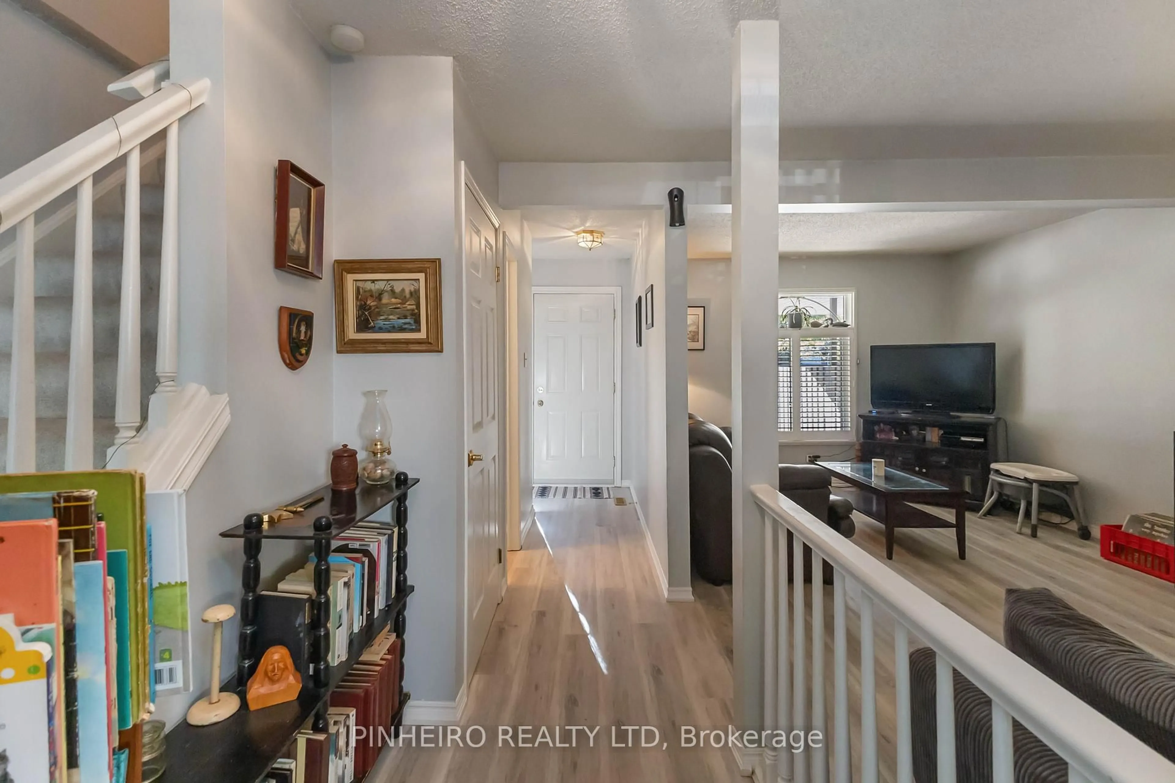 Indoor entryway for 141 Condor Crt #72, London East Ontario N5W 6A1