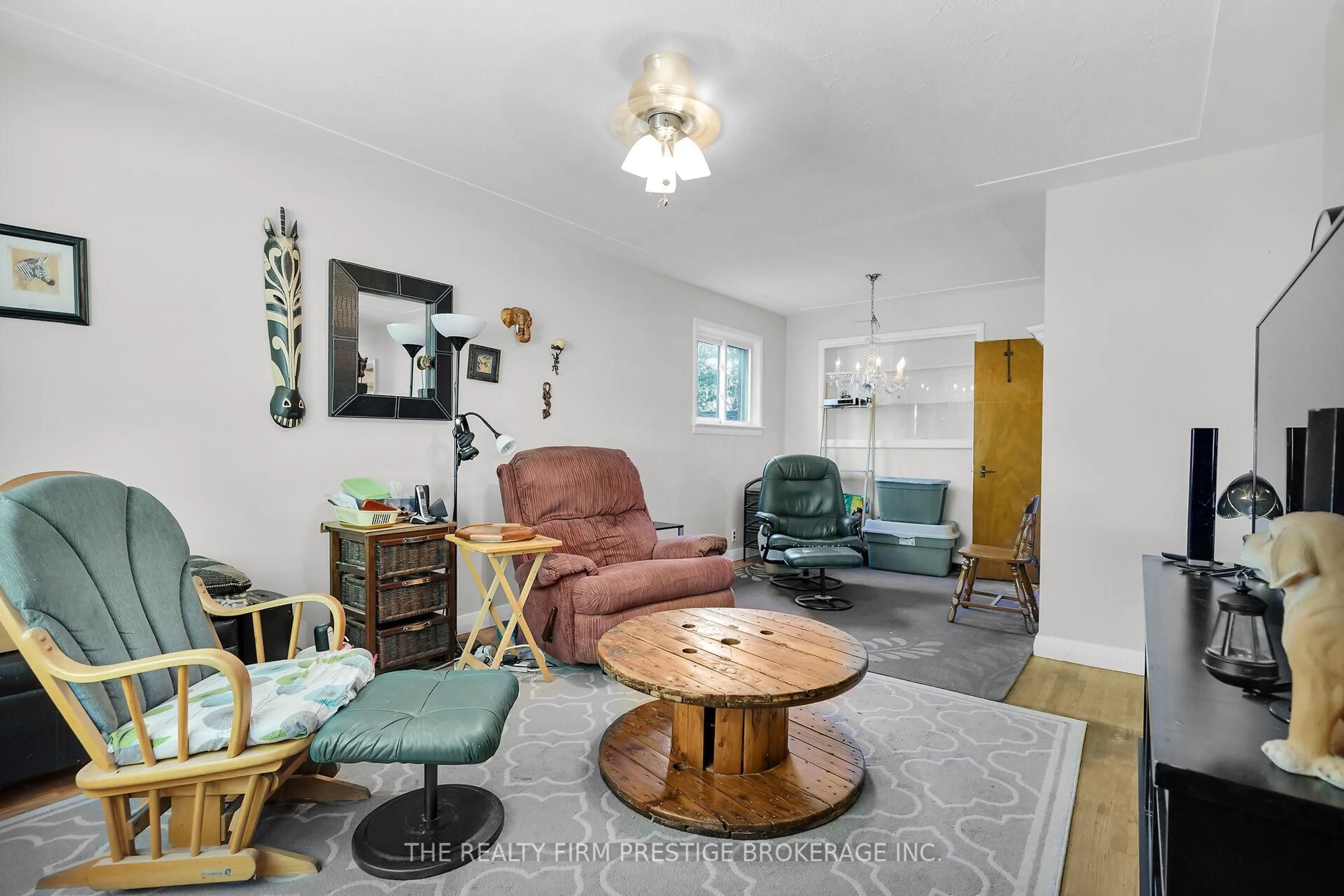Living room with furniture, unknown for 1844 Royal Cres, London East Ontario N5W 2A8