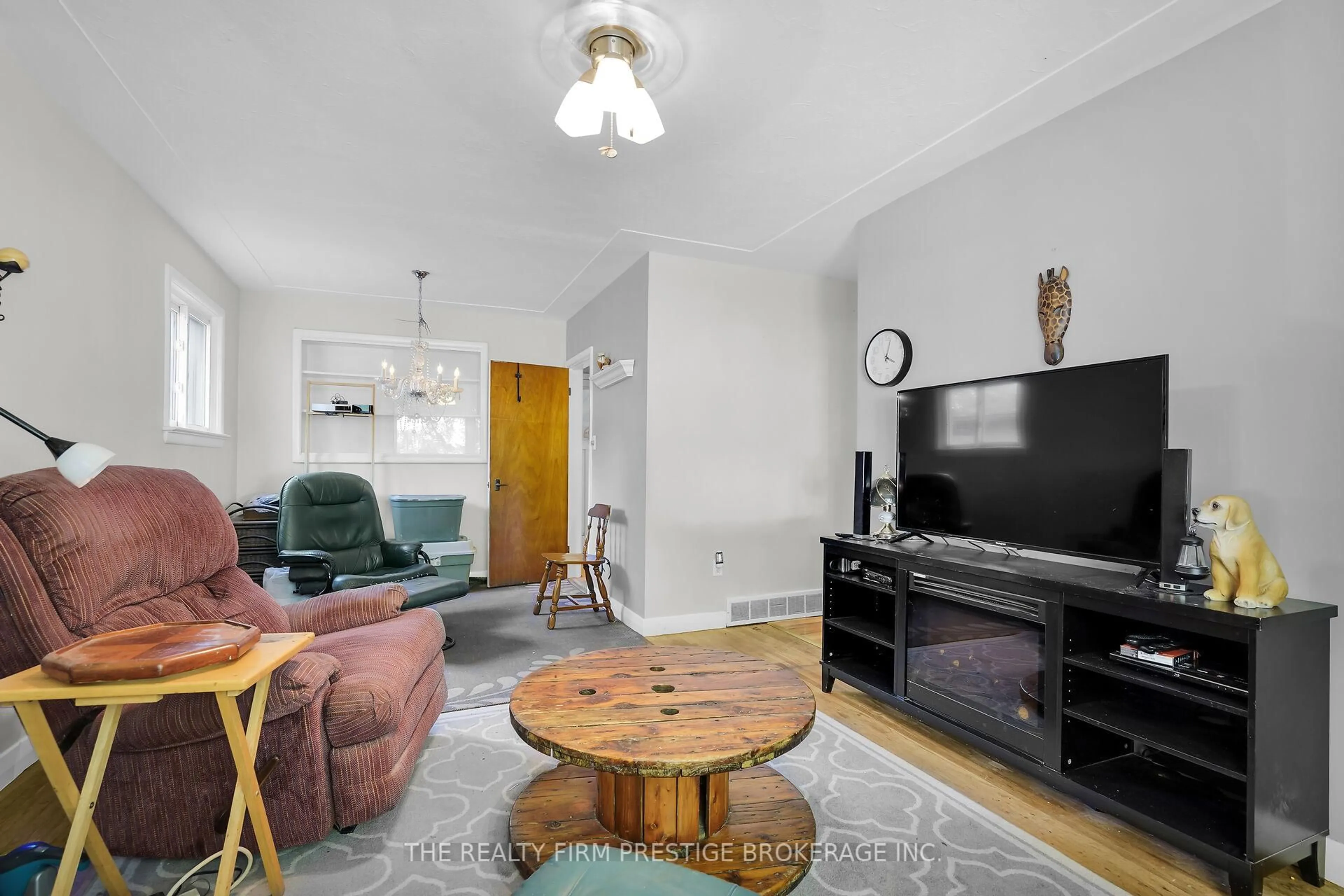Living room with furniture, unknown for 1844 Royal Cres, London East Ontario N5W 2A8