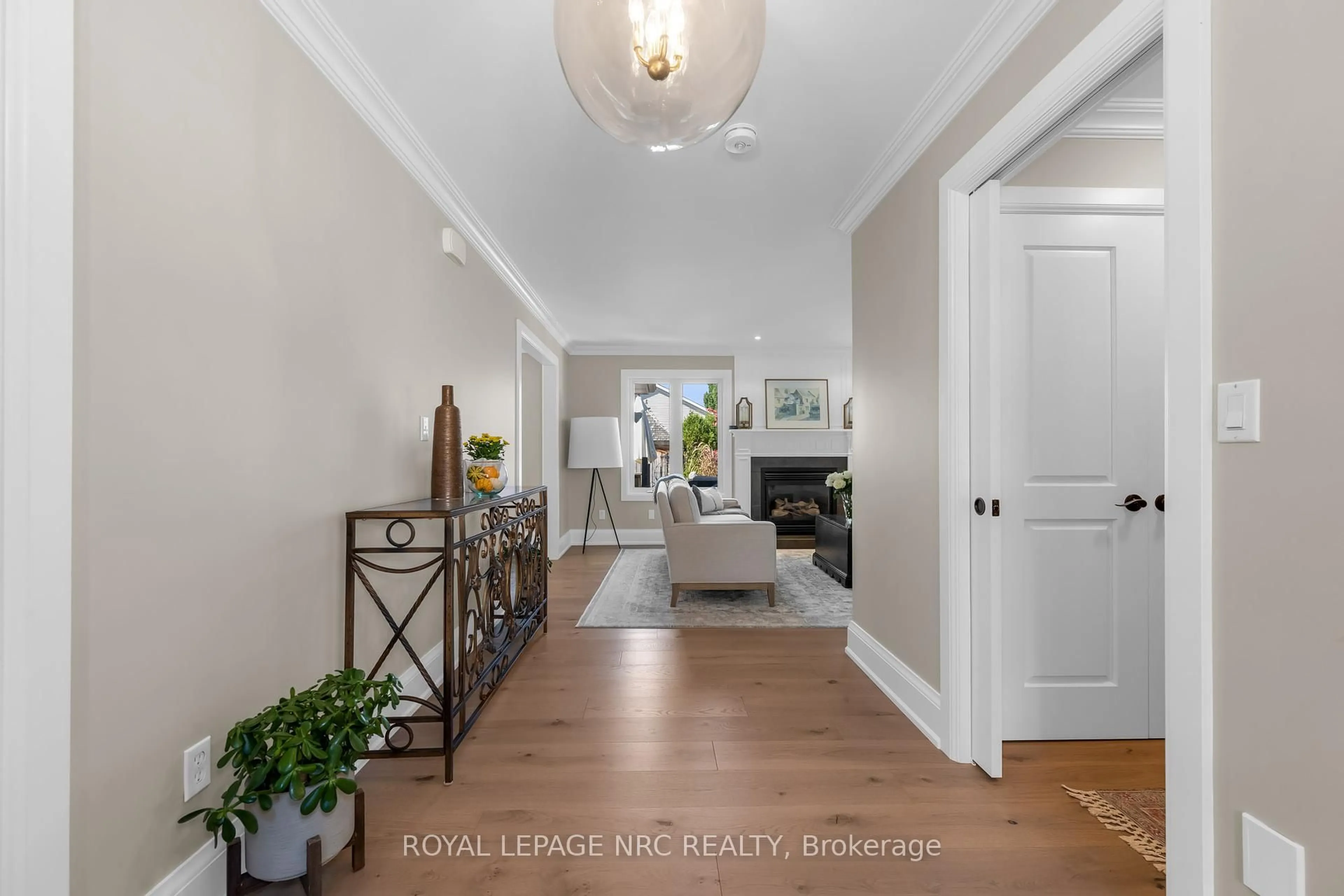 Indoor entryway for 611 Victoria St, Niagara-on-the-Lake Ontario L0S 1J0