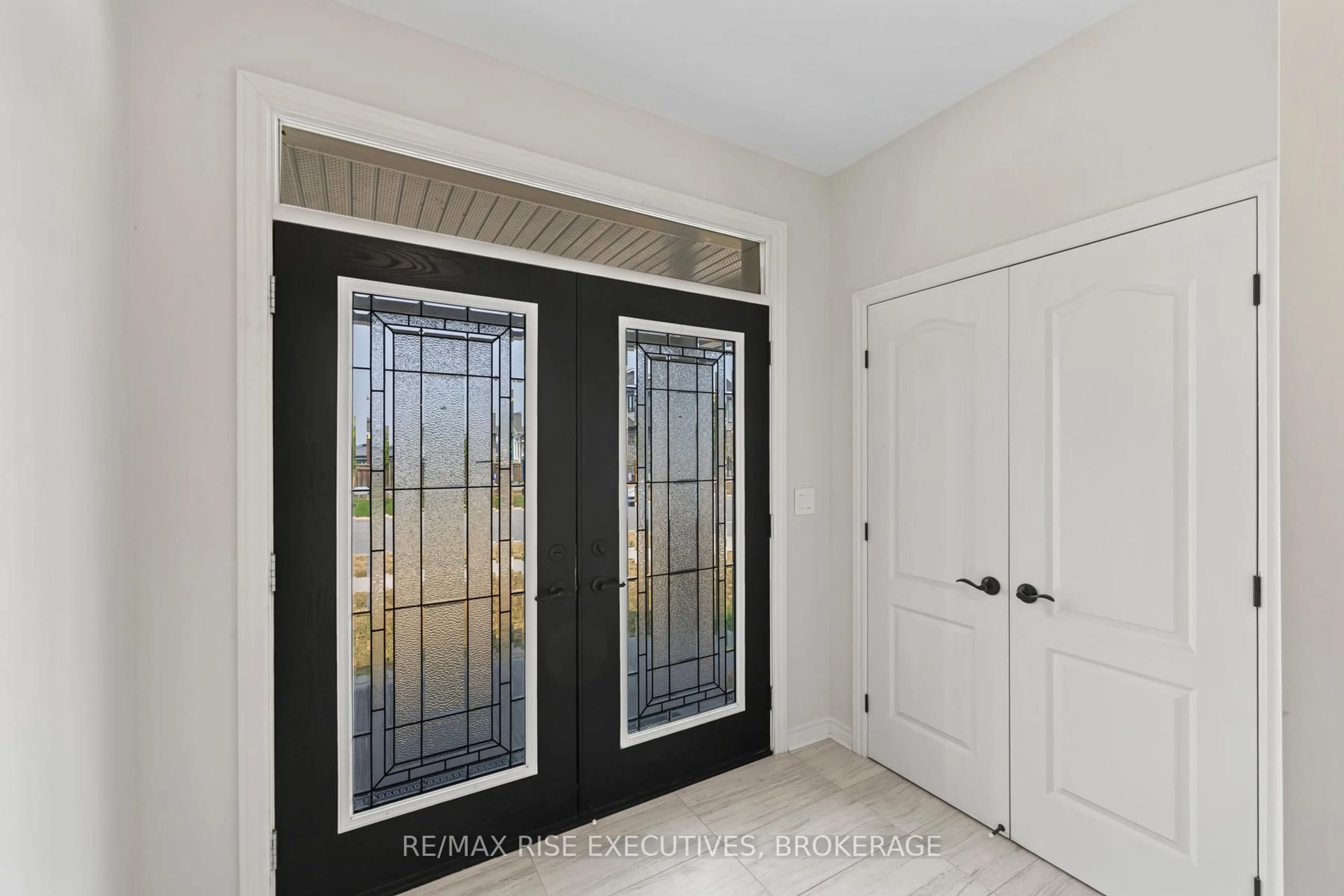 Indoor entryway for 648 Halloway Dr, Kingston Ontario K7K 0H4