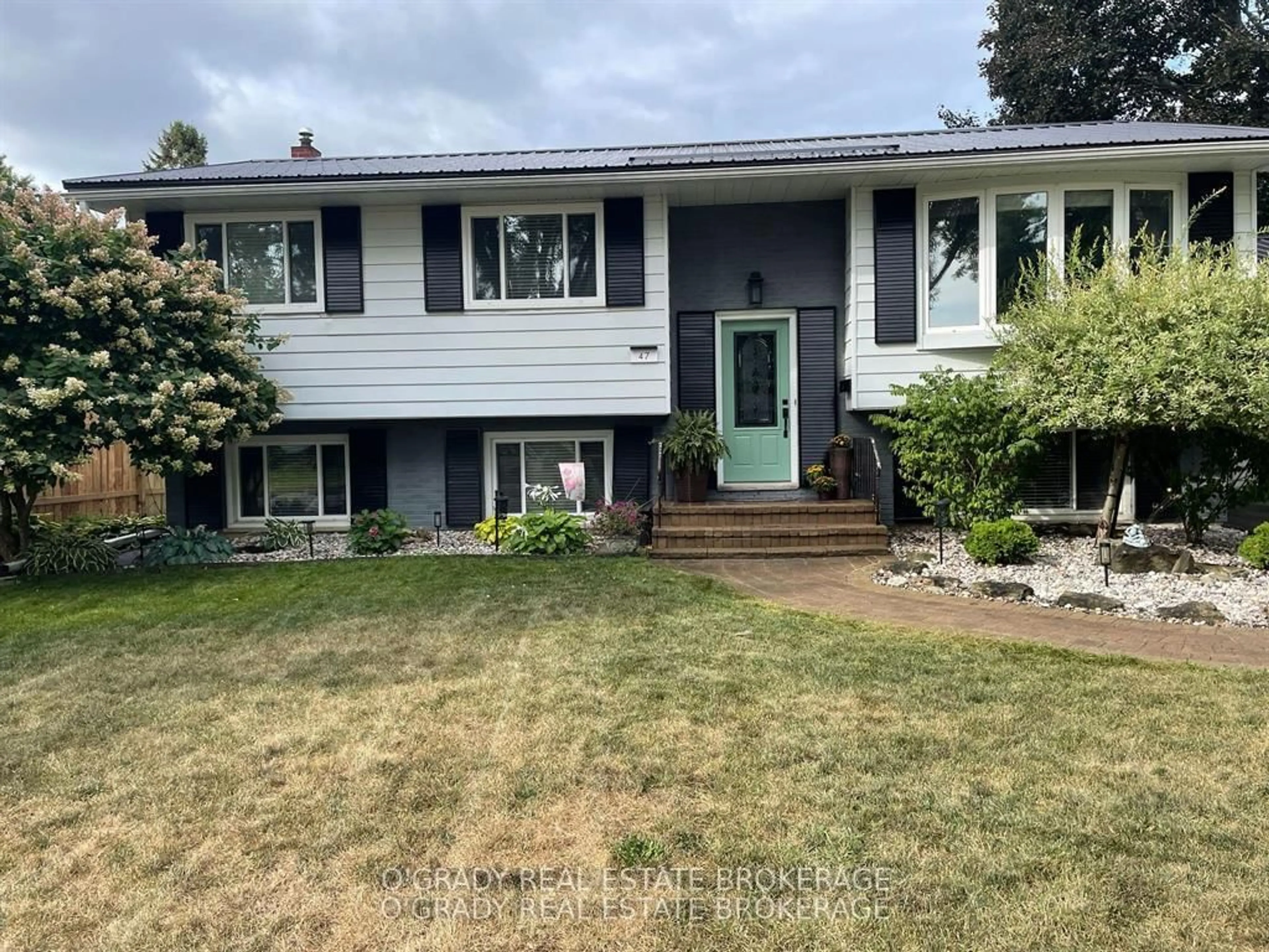 Home with vinyl exterior material, street for 47 Meighen Cres, Brockville Ontario K6V 3J8