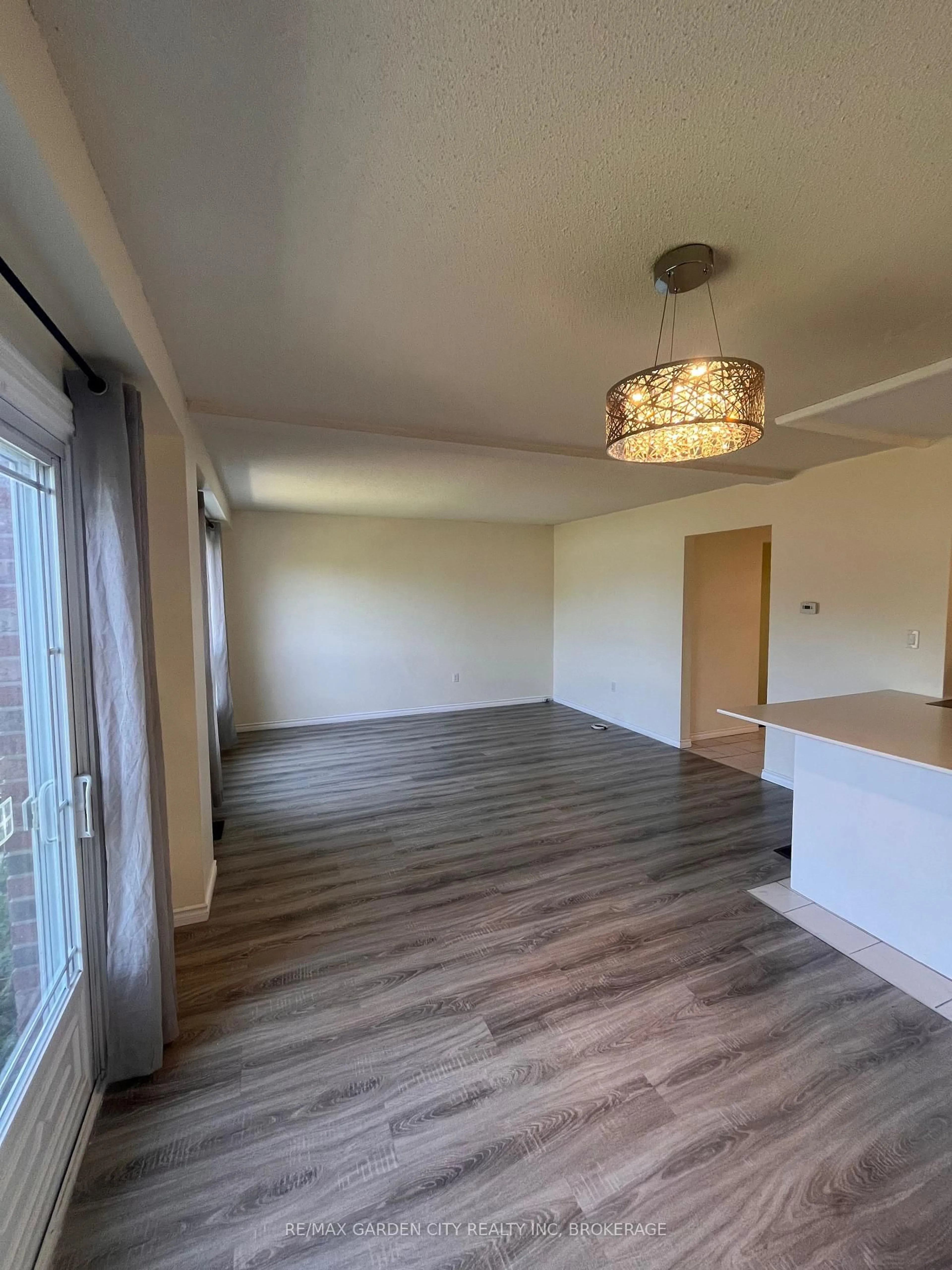 A pic of a room for 51 Dundee Dr, St. Catharines Ontario L2P 3S9