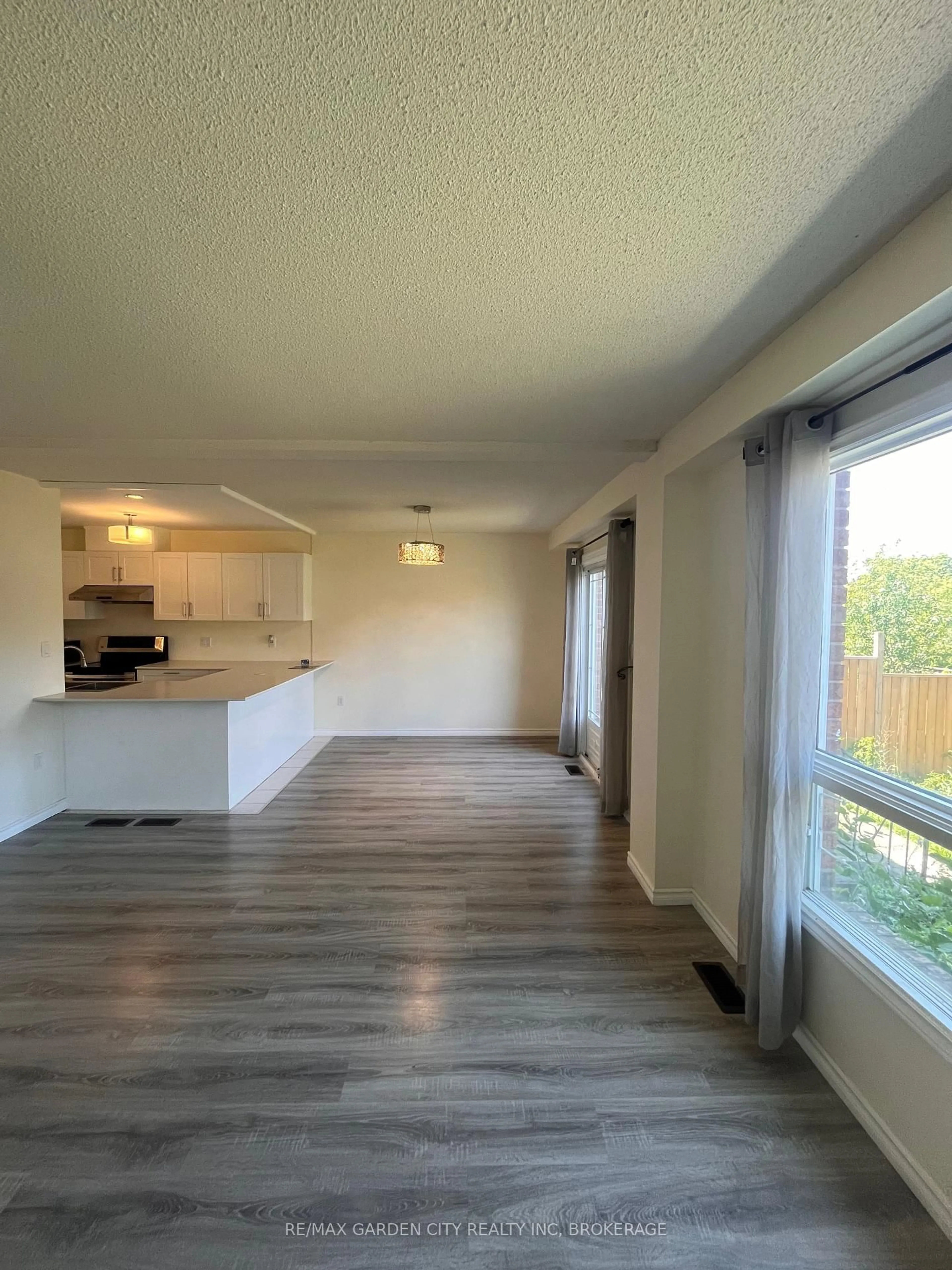 A pic of a room for 51 Dundee Dr, St. Catharines Ontario L2P 3S9