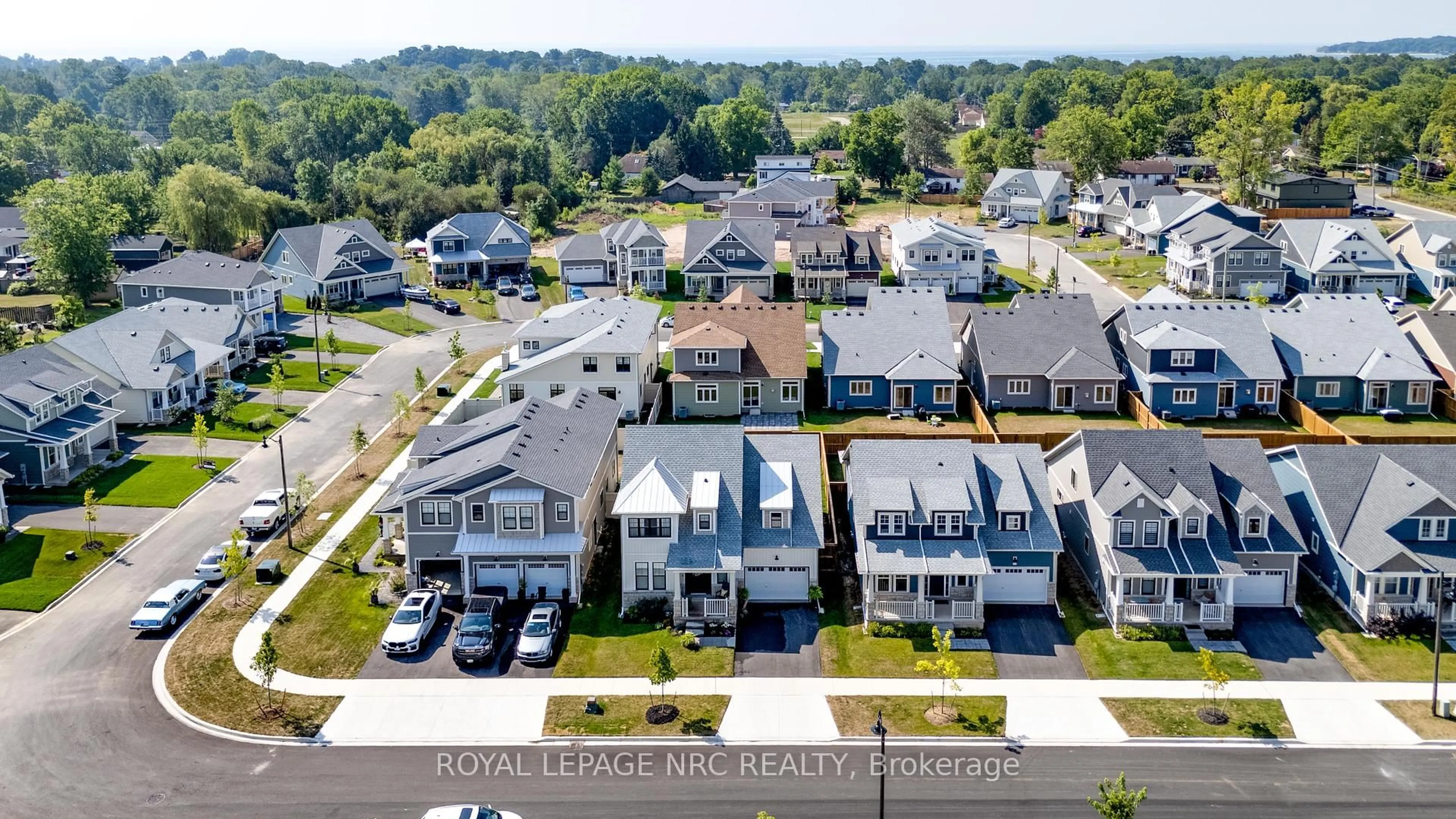 A pic from outside/outdoor area/front of a property/back of a property/a pic from drone, street for 46 Beachwalk Cres, Fort Erie Ontario L0S 1B0