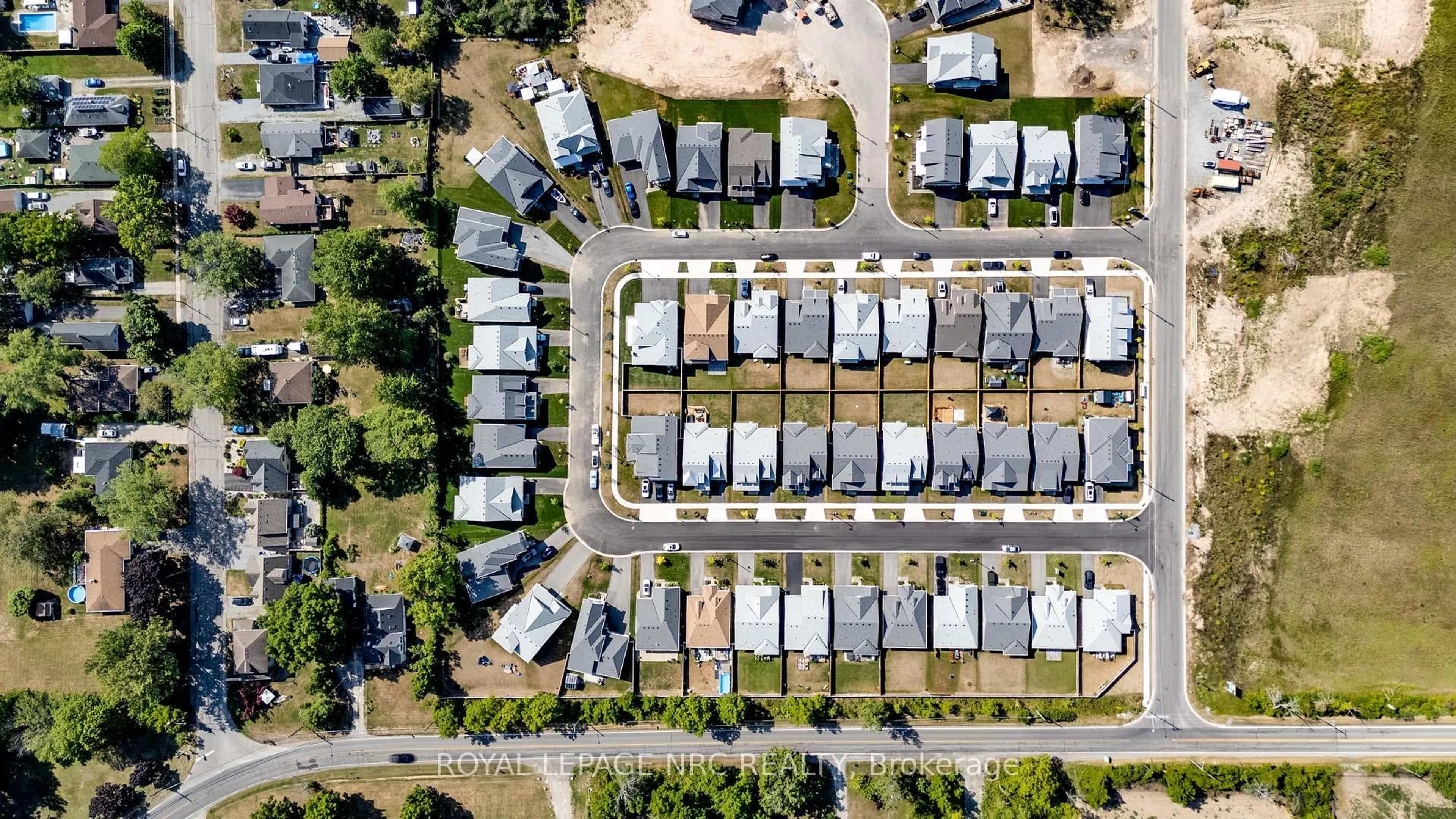 A pic from outside/outdoor area/front of a property/back of a property/a pic from drone, street for 46 Beachwalk Cres, Fort Erie Ontario L0S 1B0