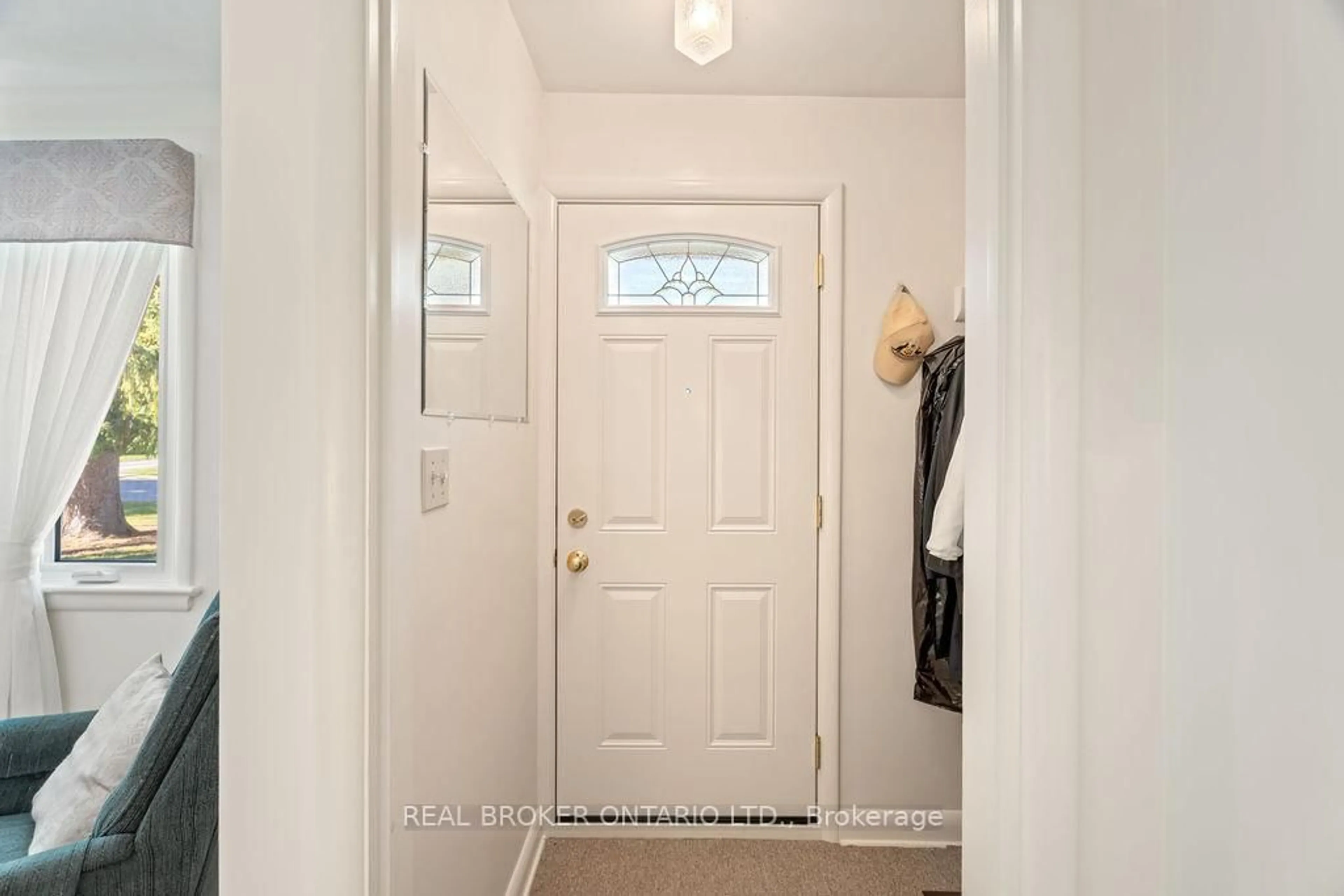Indoor entryway for 510 Oxford St, North Grenville Ontario K0G 1J0