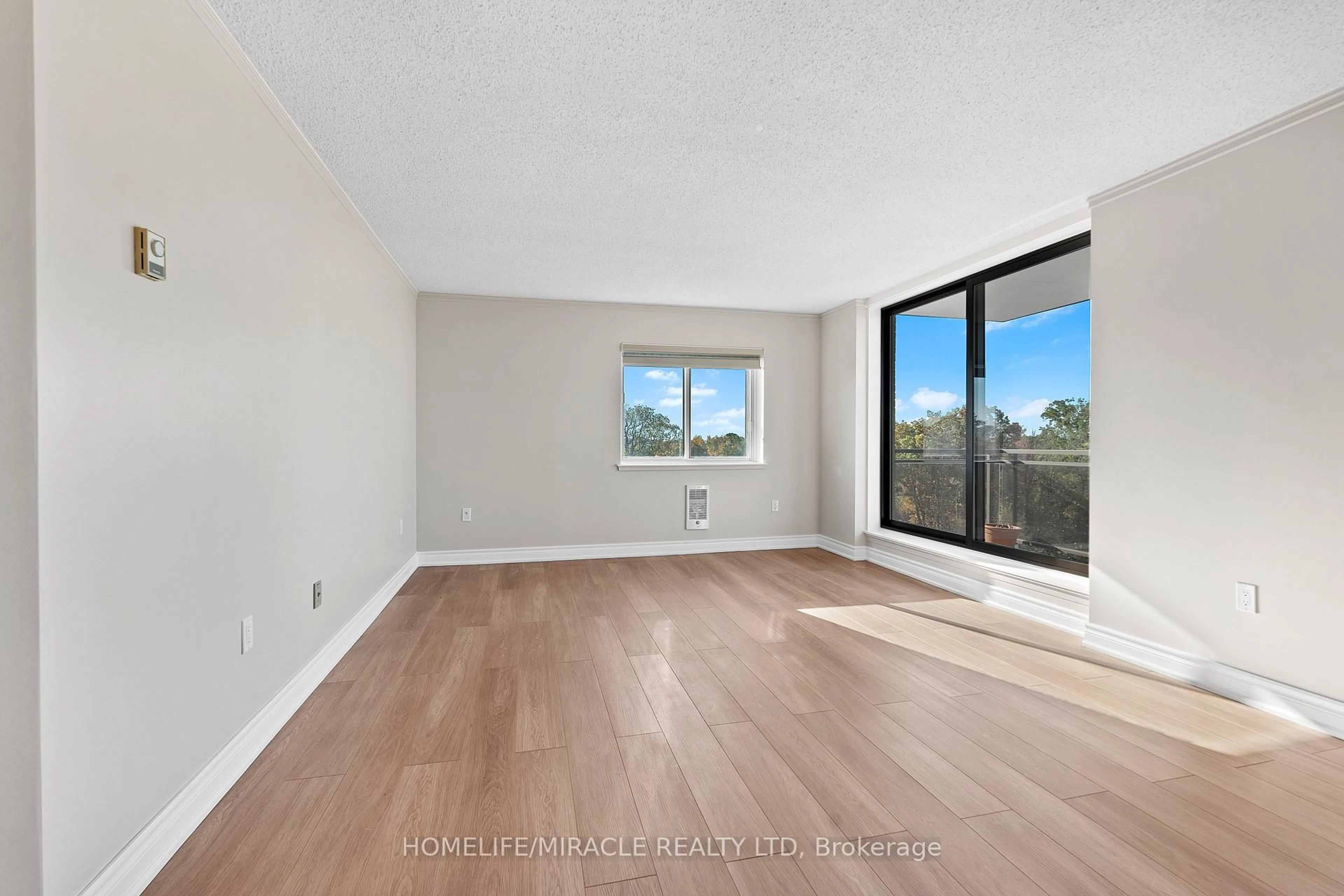 A pic of a room for 120 Barrett Crt #609, Kingston Ontario K7L 5H6