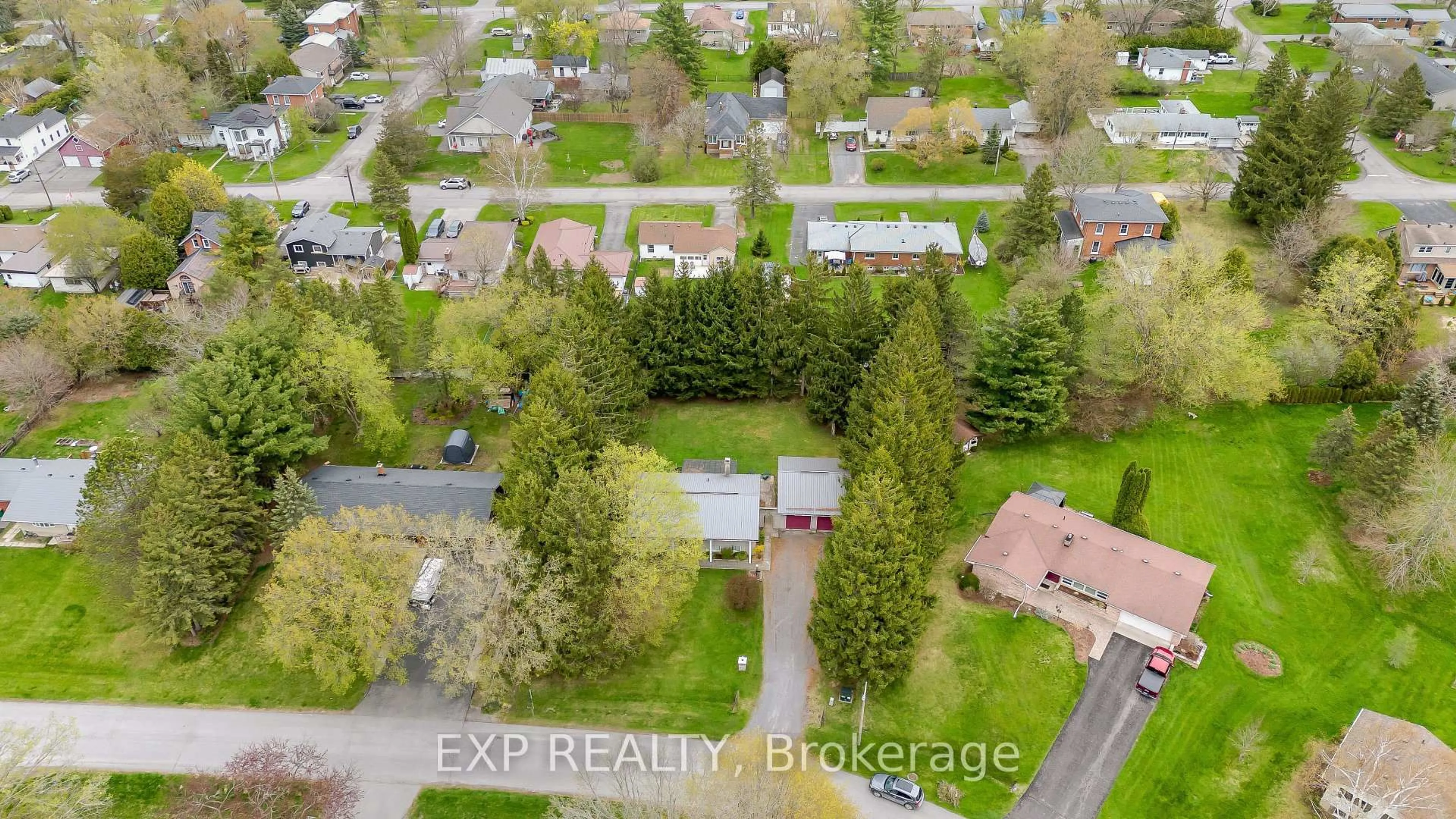 A pic from outside/outdoor area/front of a property/back of a property/a pic from drone, street for 31 Southcrest Dr, Greater Napanee Ontario K7R 3J9
