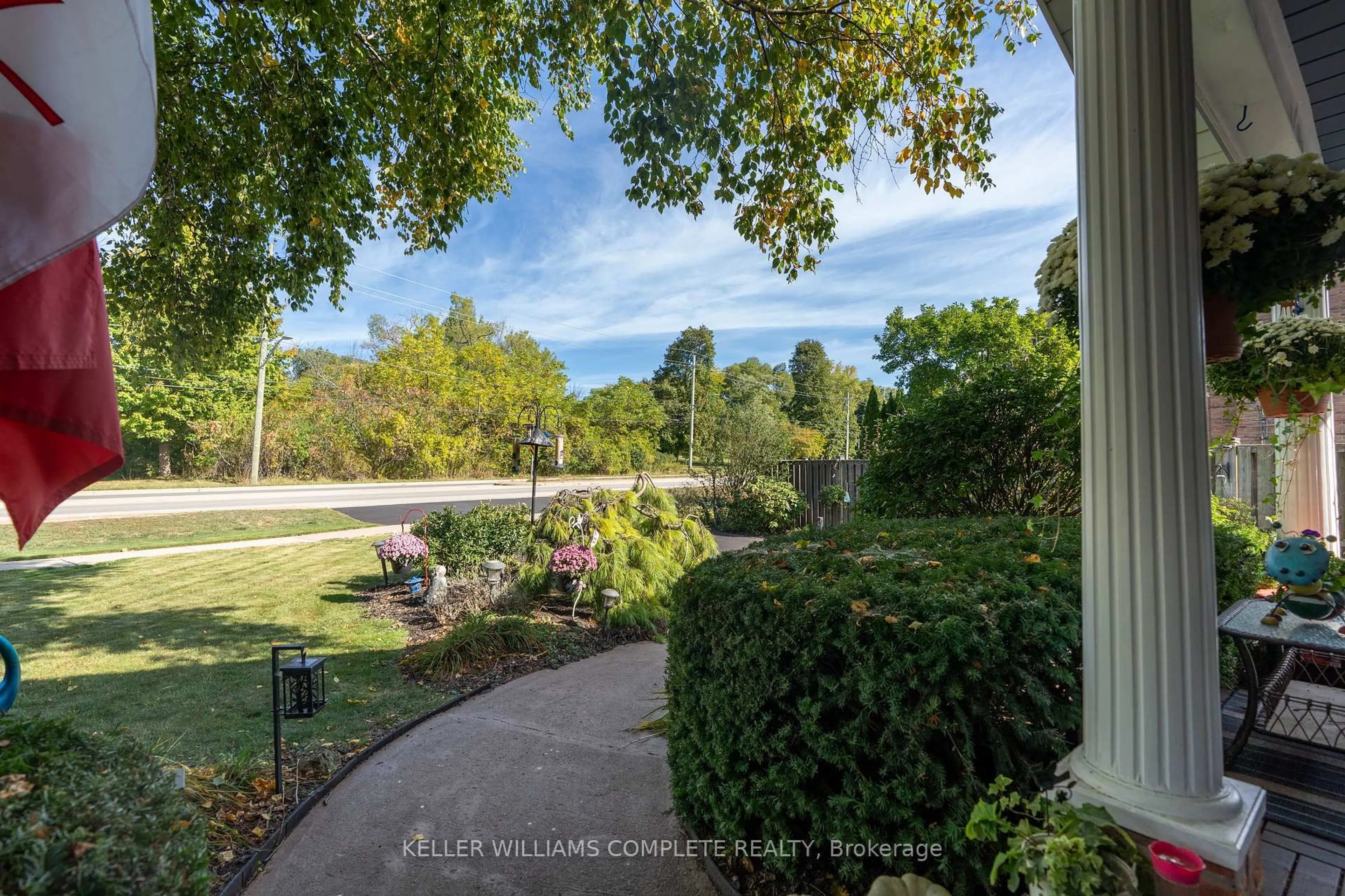 A pic from outside/outdoor area/front of a property/back of a property/a pic from drone, water/lake/river/ocean view for 7200 Mountain Rd, Niagara Falls Ontario L2E 6S4