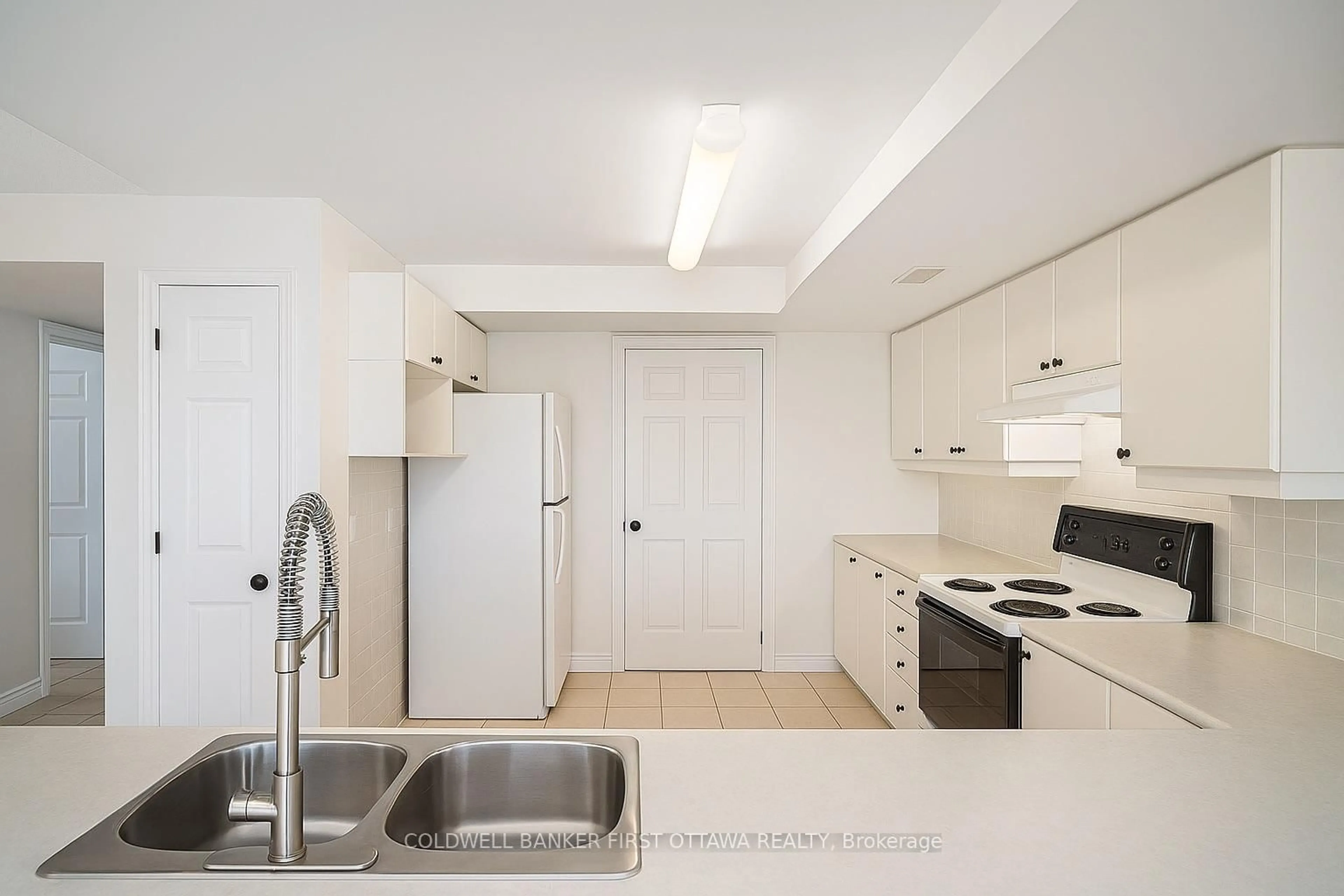 Standard kitchen, ceramic/tile floor for 120 Grant Carman Dr #403, Ottawa Ontario K2E 1C8