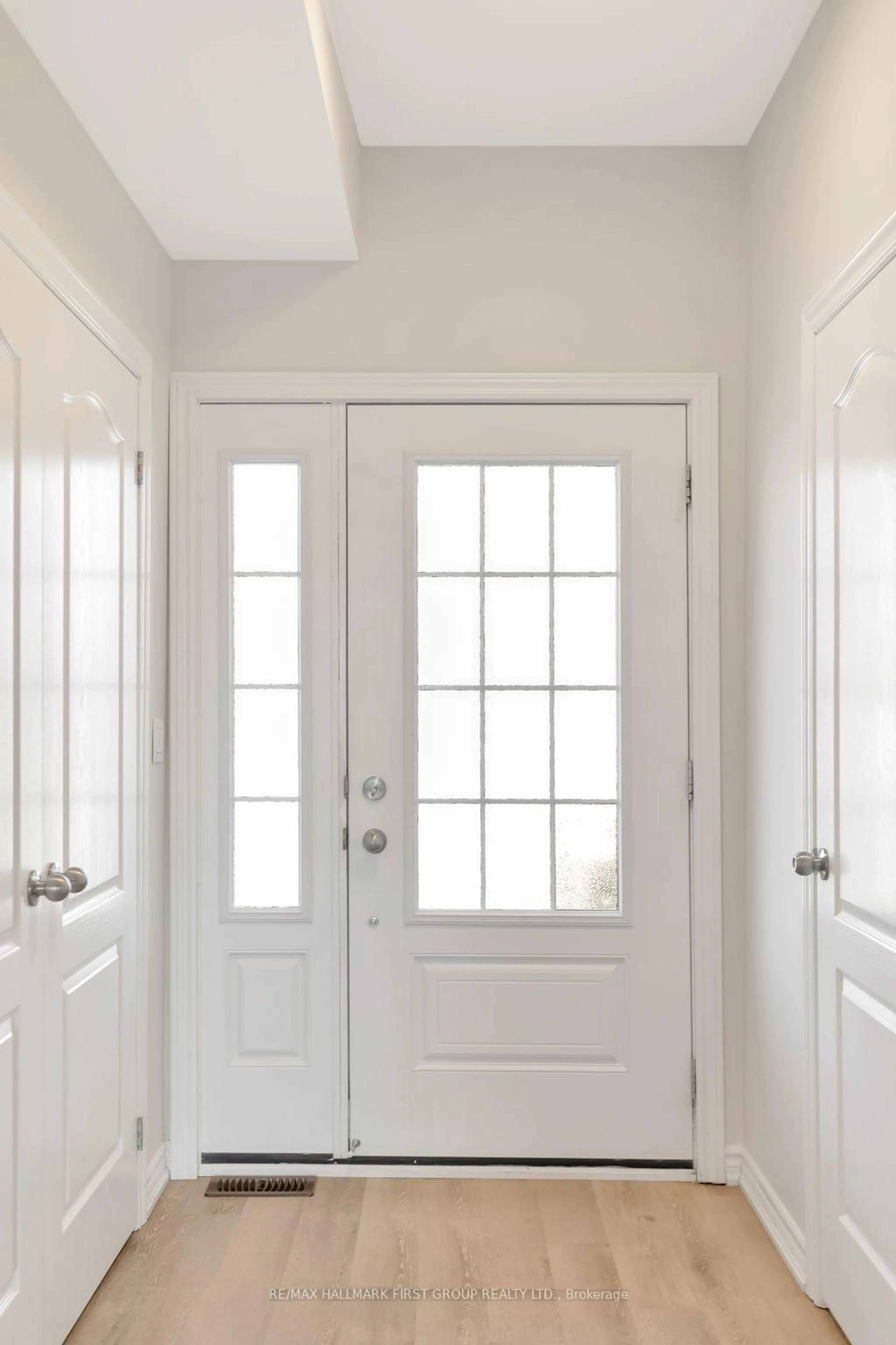 Indoor entryway for 16 Tolman St, Brighton Ontario K0K 1H0