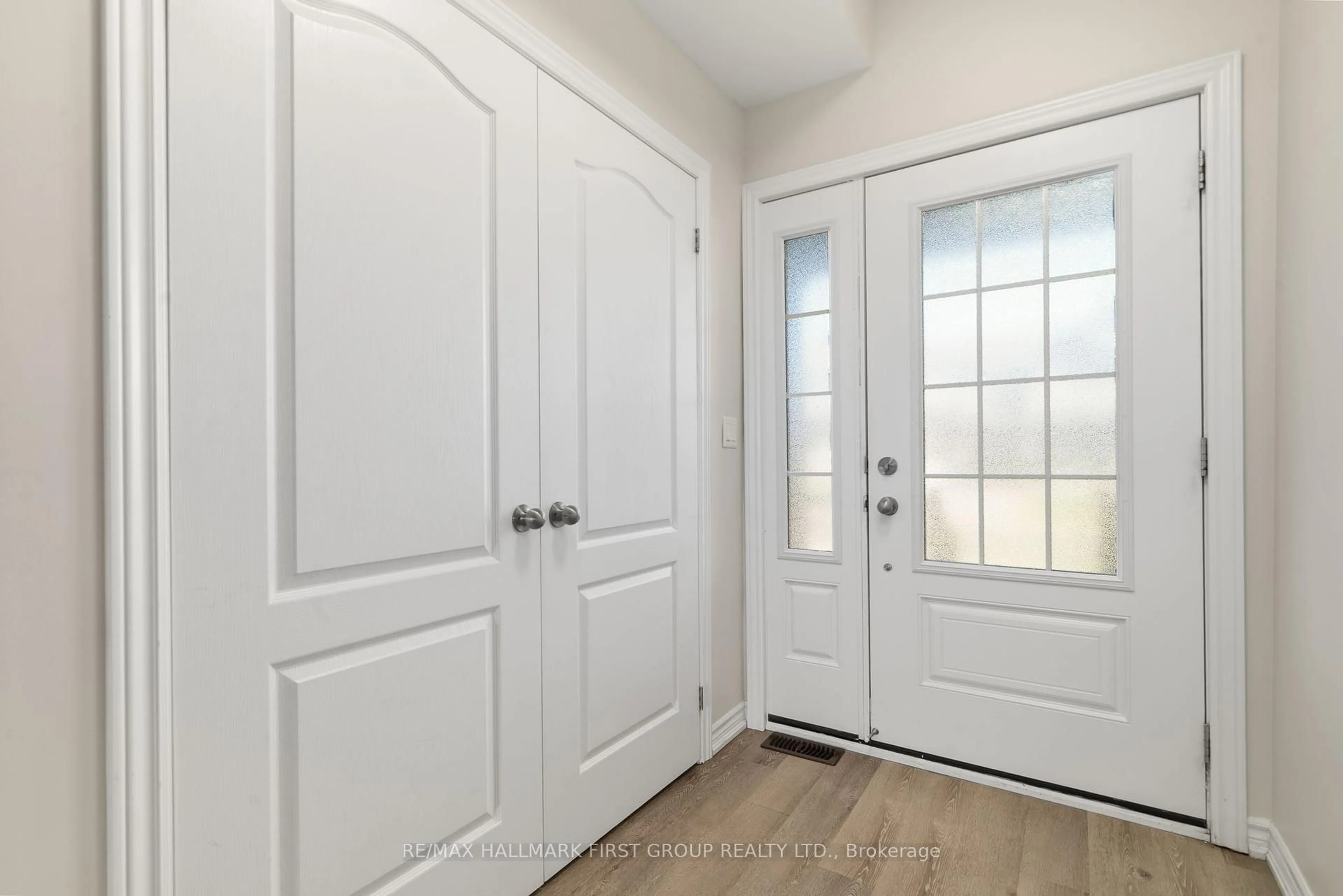 Indoor entryway for 16 Tolman St, Brighton Ontario K0K 1H0