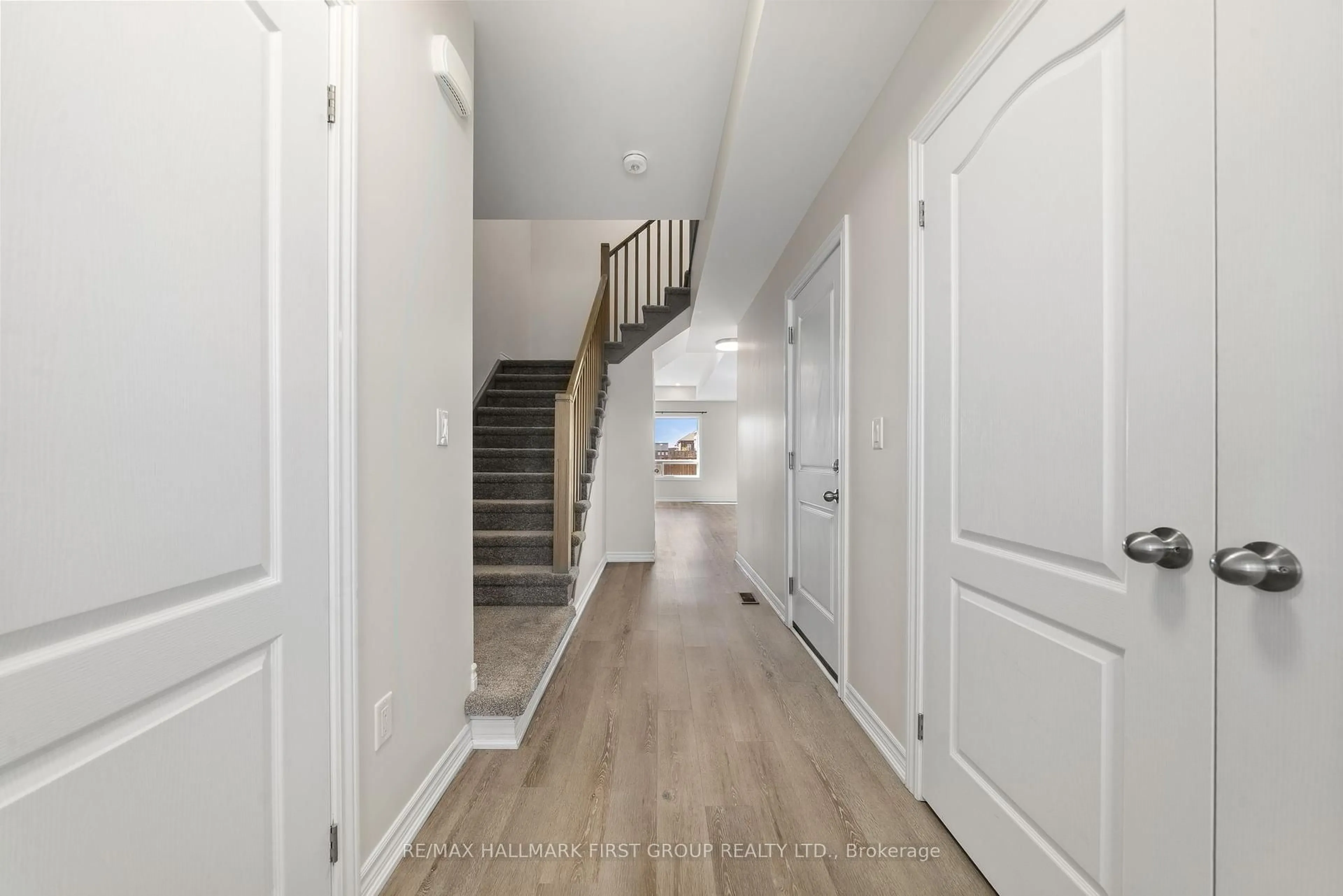 Indoor entryway for 16 Tolman St, Brighton Ontario K0K 1H0