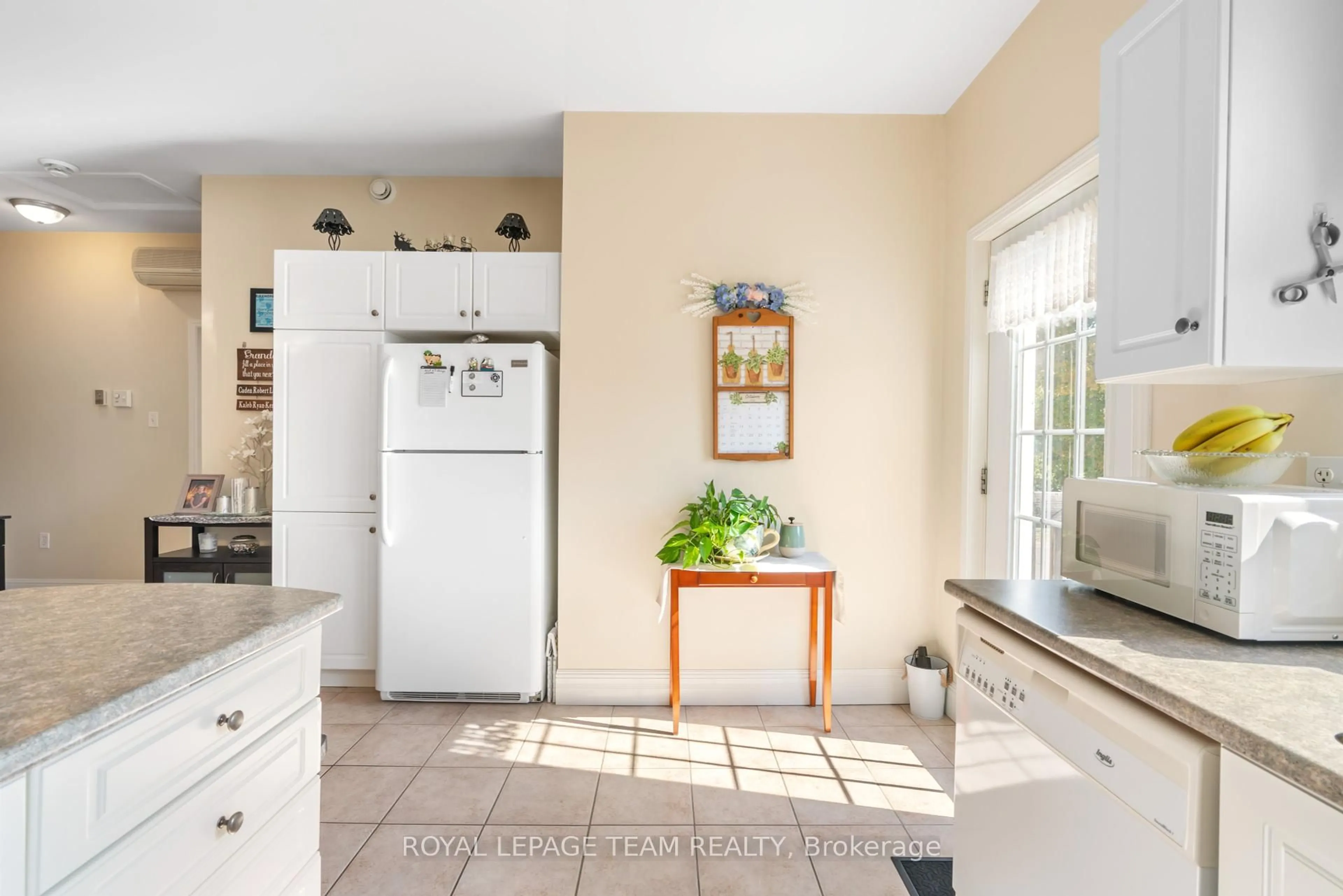 Open concept kitchen, ceramic/tile floor for 477 Clarence St, North Dundas Ontario K0C 2K0