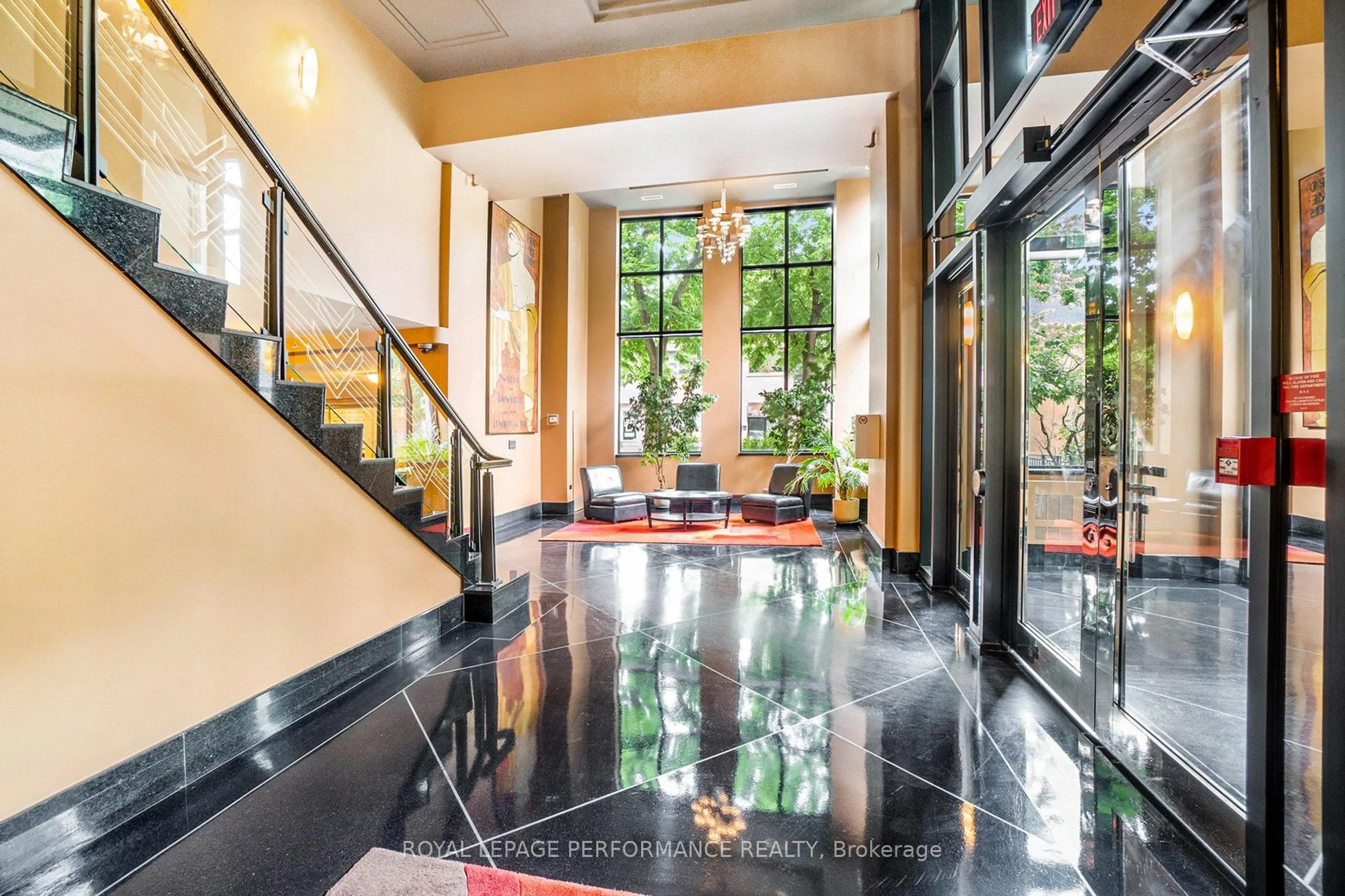 Indoor foyer for 245 Kent St #703, Ottawa Ontario K2P 0A5