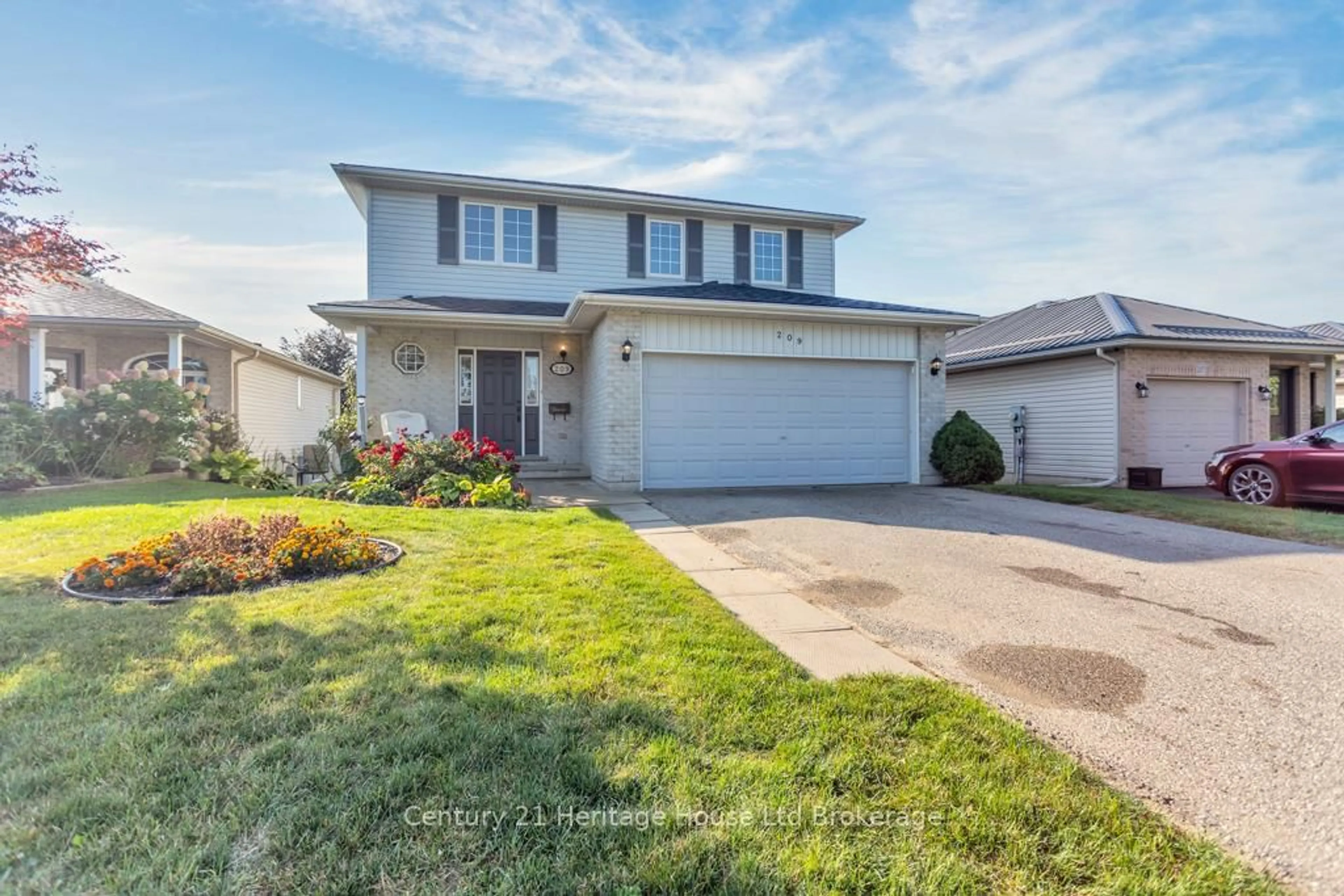 Home with vinyl exterior material, street for 209 North St, Tillsonburg Ontario N4G 1B8