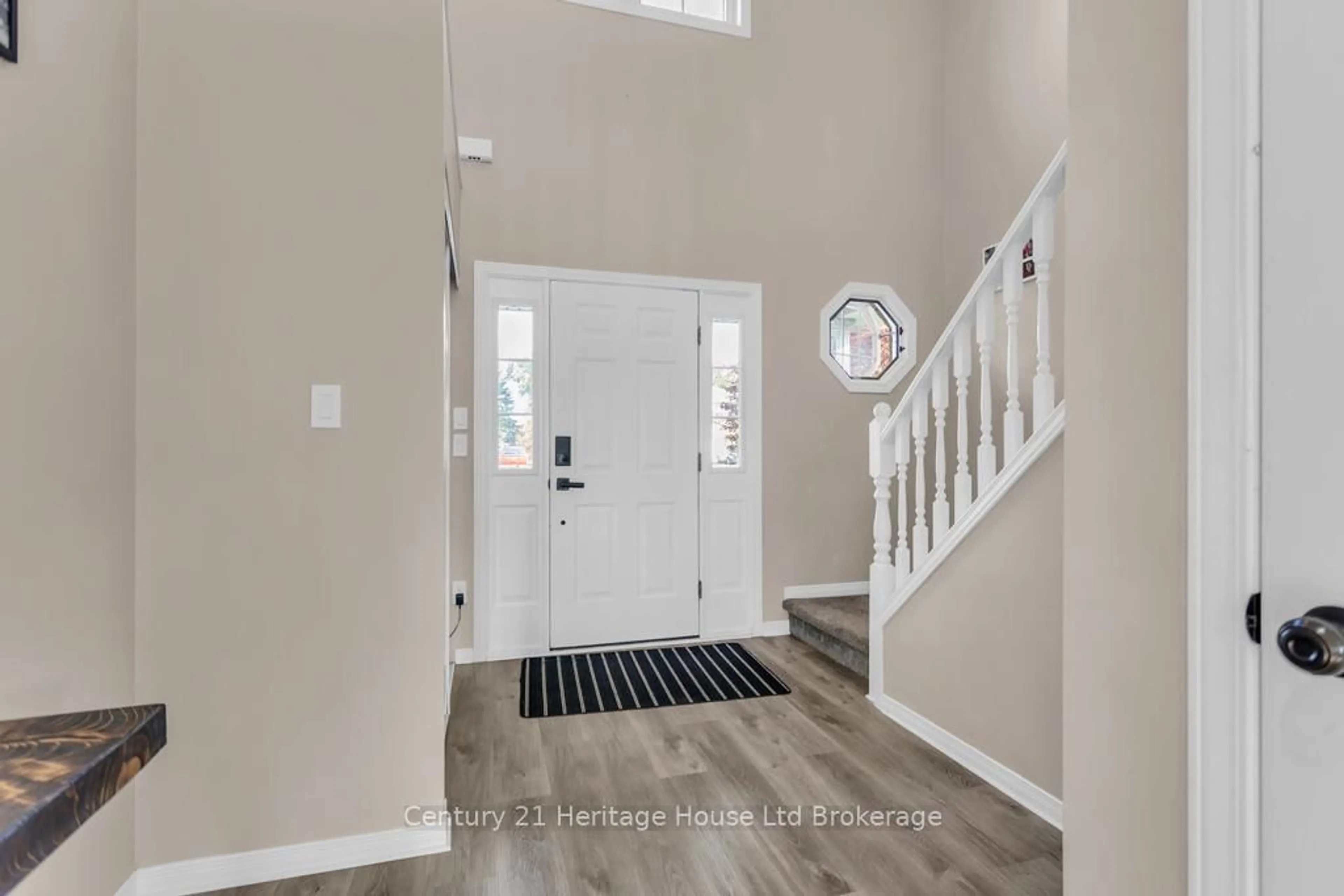 Indoor entryway for 209 North St, Tillsonburg Ontario N4G 1B8