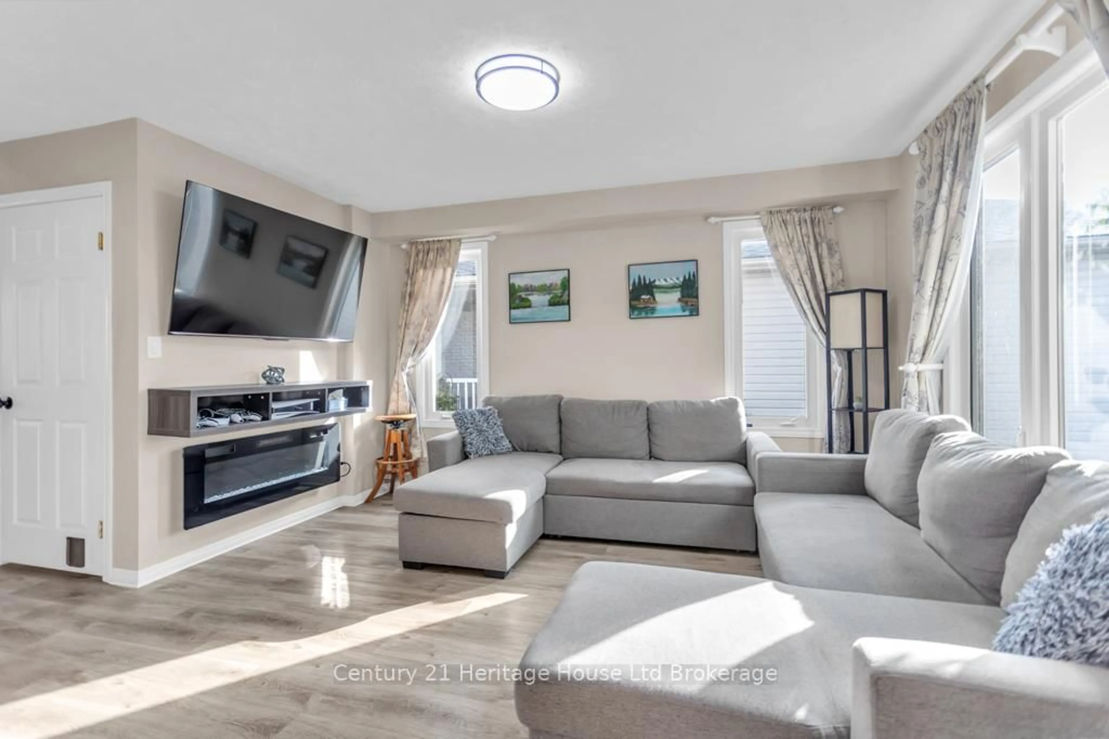 Living room with furniture, unknown for 209 North St, Tillsonburg Ontario N4G 1B8