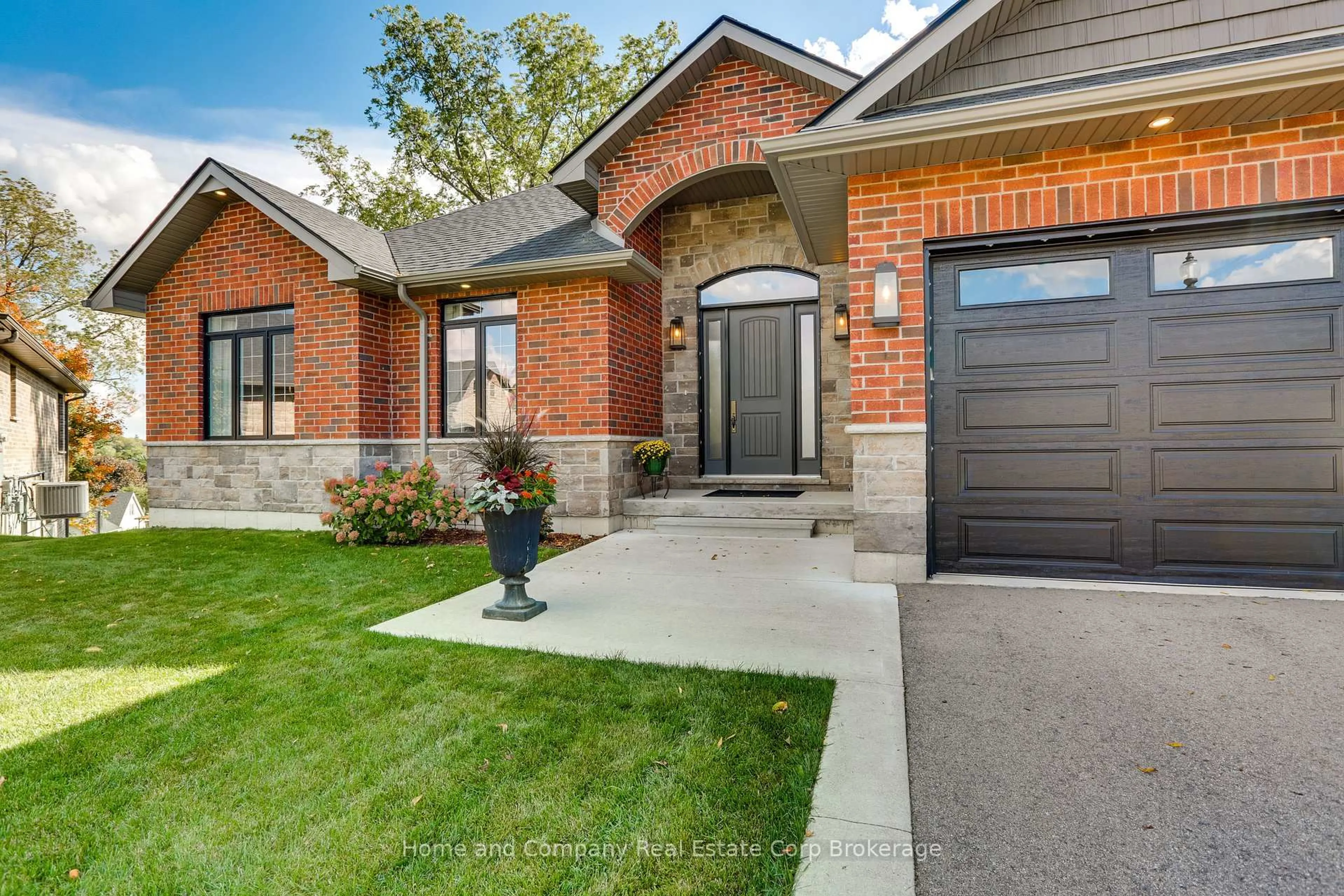 Home with brick exterior material, street for 86 Wilson Crt, St. Marys Ontario N4X 0B6