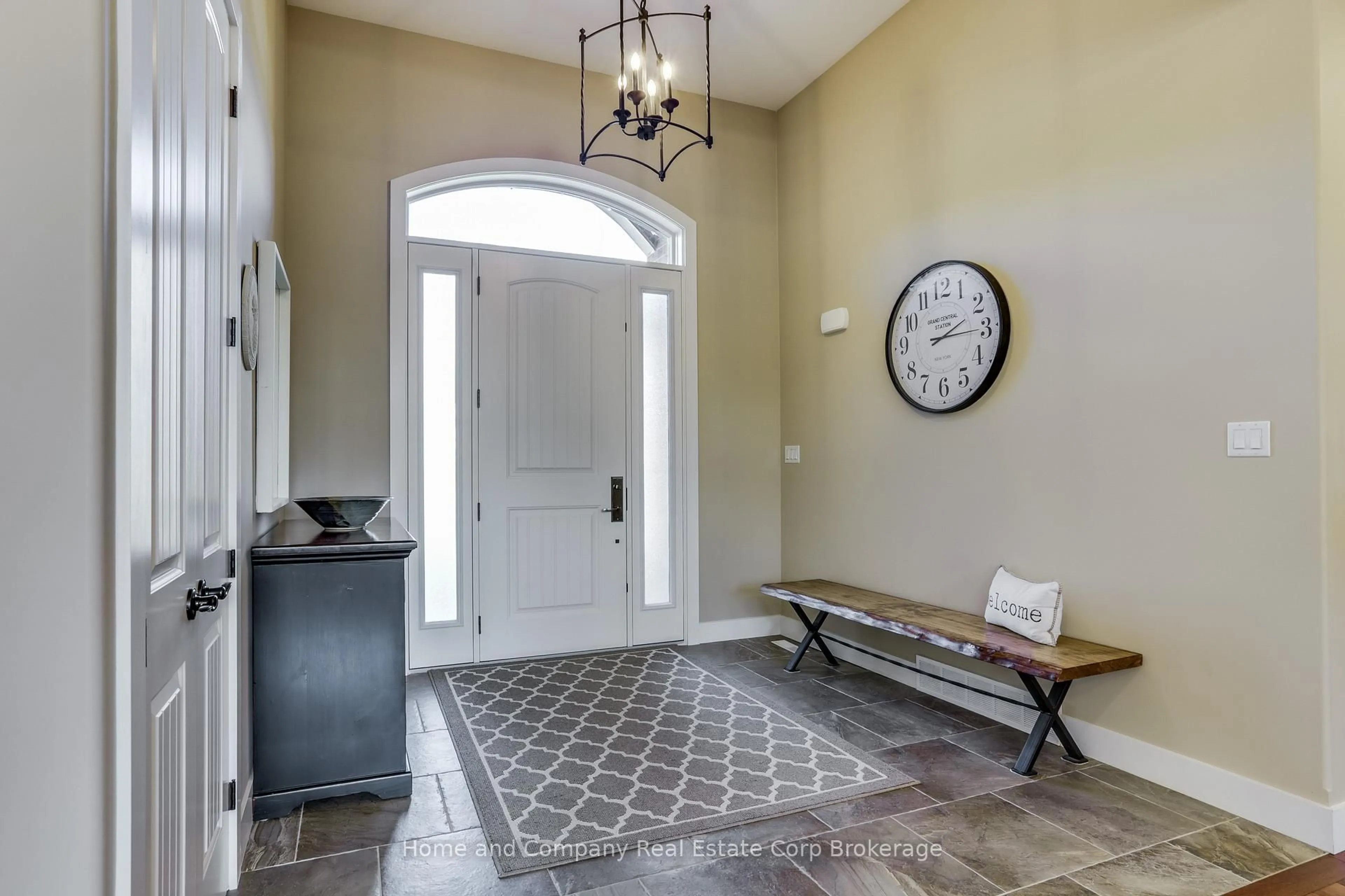 Indoor entryway for 86 Wilson Crt, St. Marys Ontario N4X 0B6