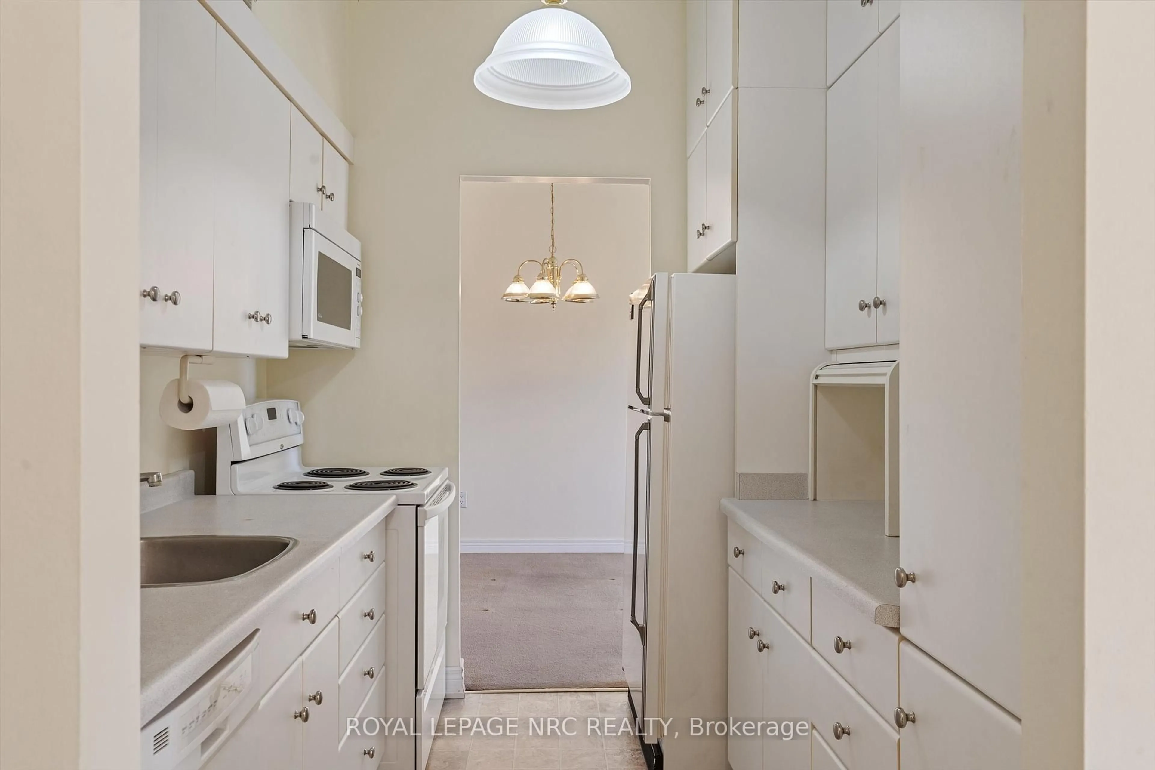 Standard kitchen, unknown for 196 Scott St #513, St. Catharines Ontario L2N 5T2