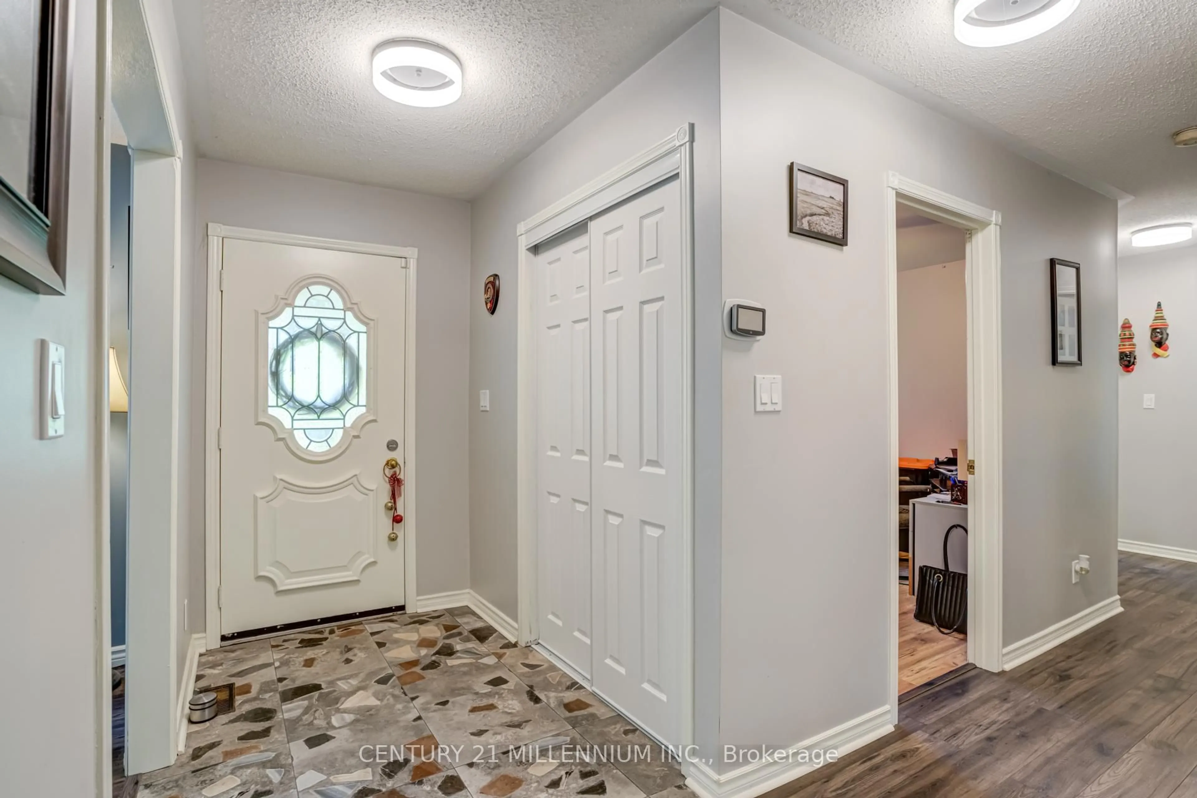 Indoor entryway for 101 Birch Grve, Shelburne Ontario L9W 2W3