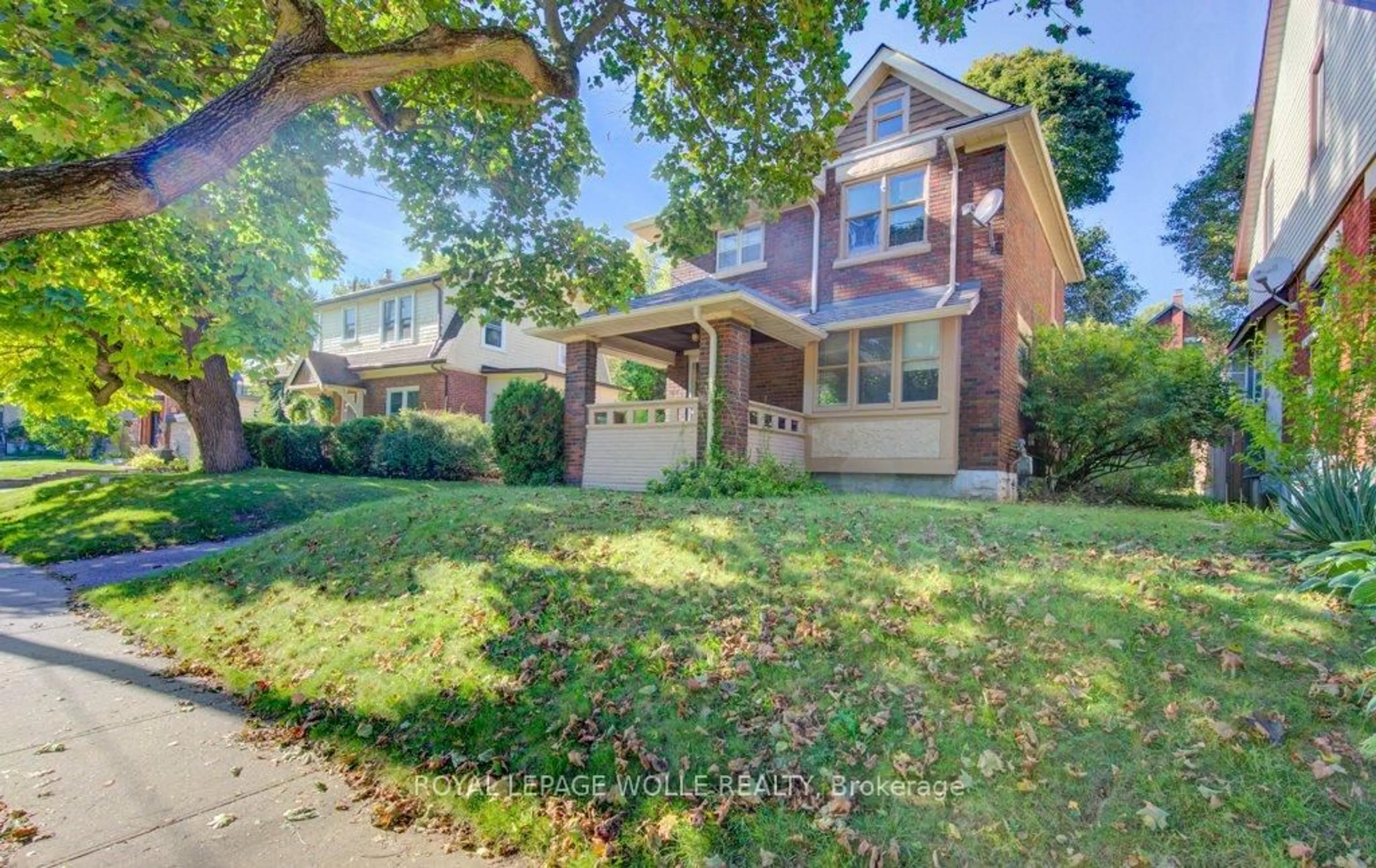 Home with brick exterior material, street for 106 Mansion St, Kitchener Ontario N2H 2J9