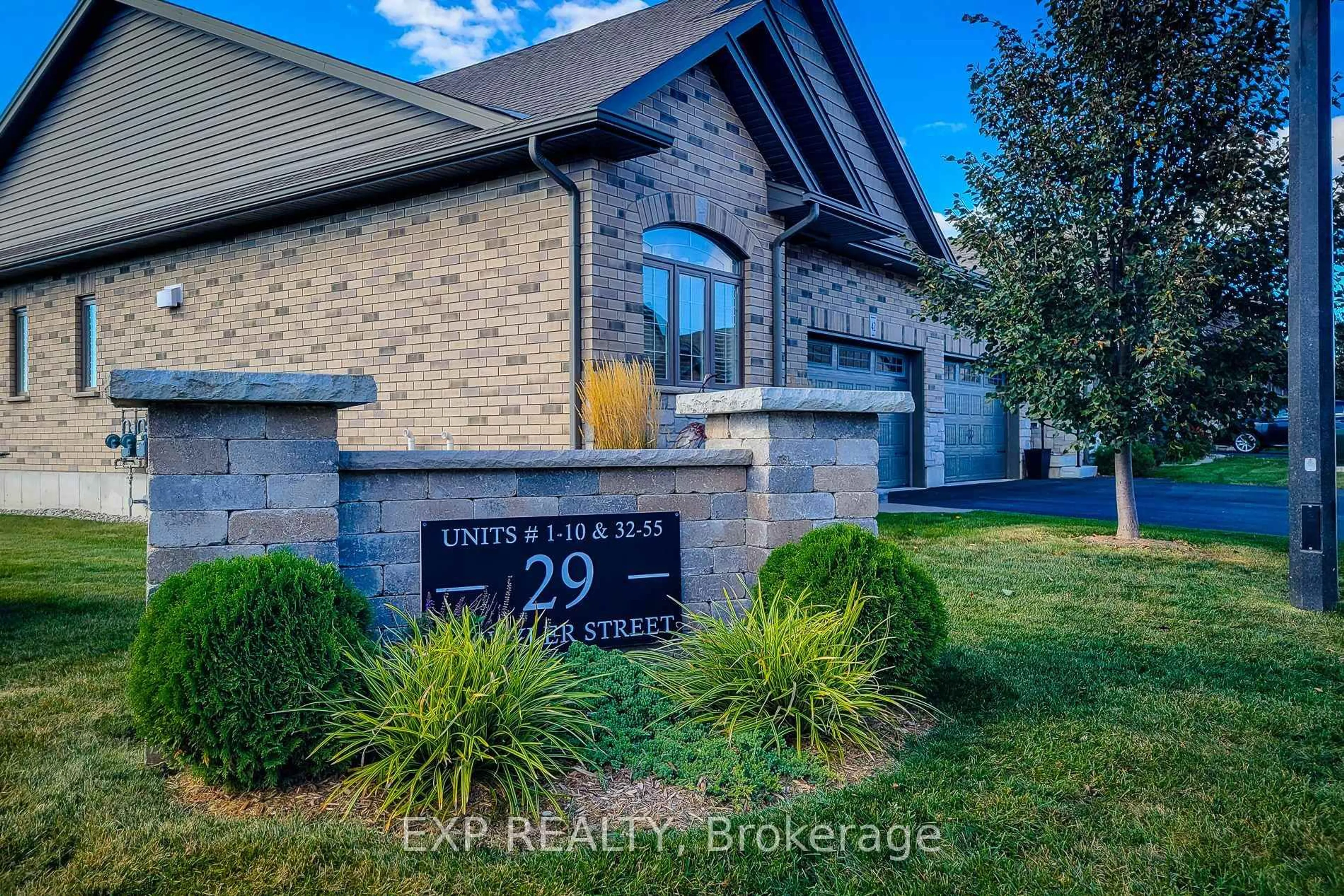 Home with brick exterior material, building for 29 Schuyler St #7, Brant Ontario N3L 0J2