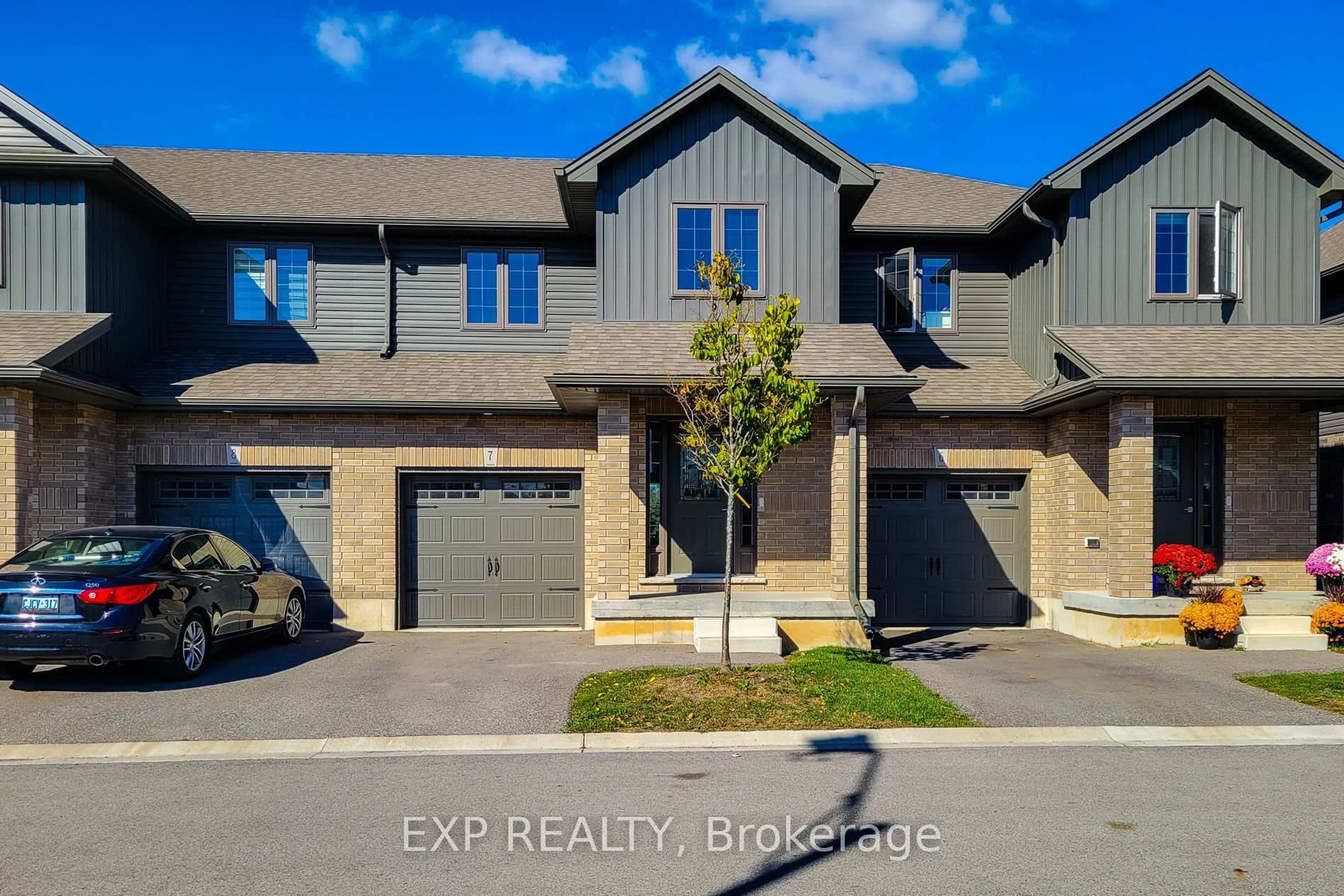 A pic from outside/outdoor area/front of a property/back of a property/a pic from drone, street for 29 Schuyler St #7, Brant Ontario N3L 0J2