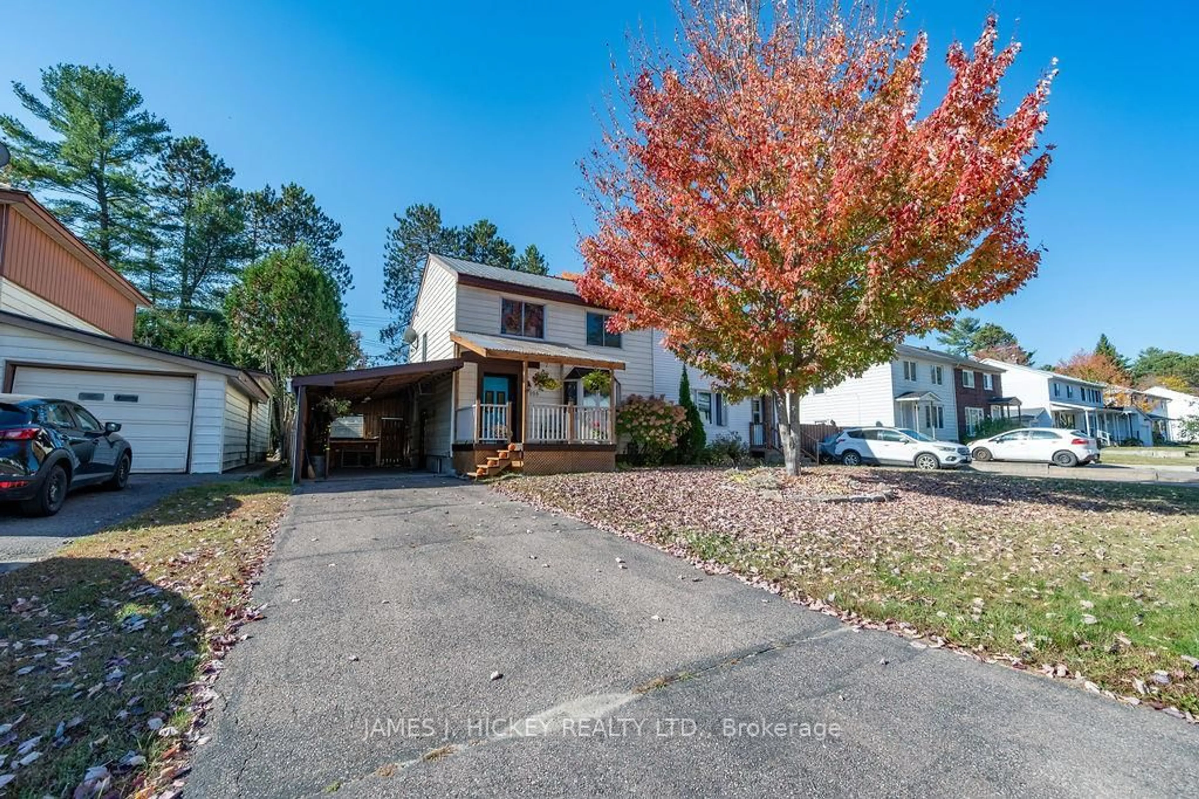 A pic from outside/outdoor area/front of a property/back of a property/a pic from drone, street for 105 Algonquin St, Deep River Ontario K0J 1P0
