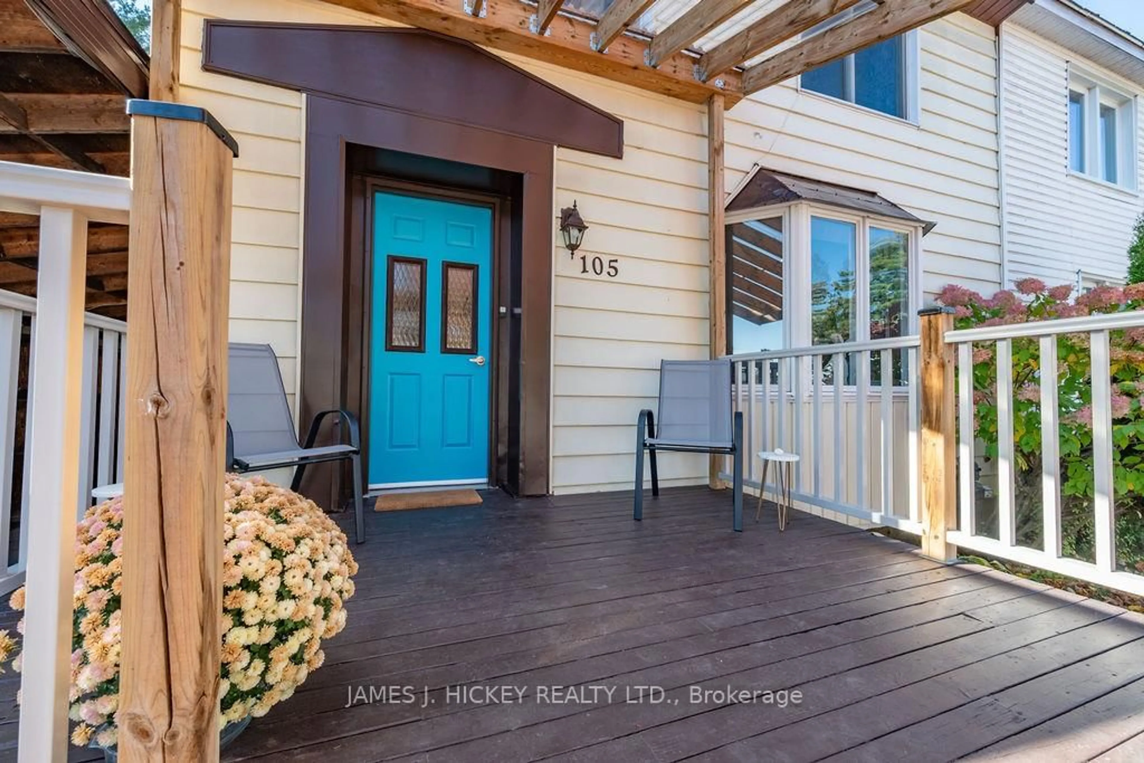 Indoor entryway for 105 Algonquin St, Deep River Ontario K0J 1P0
