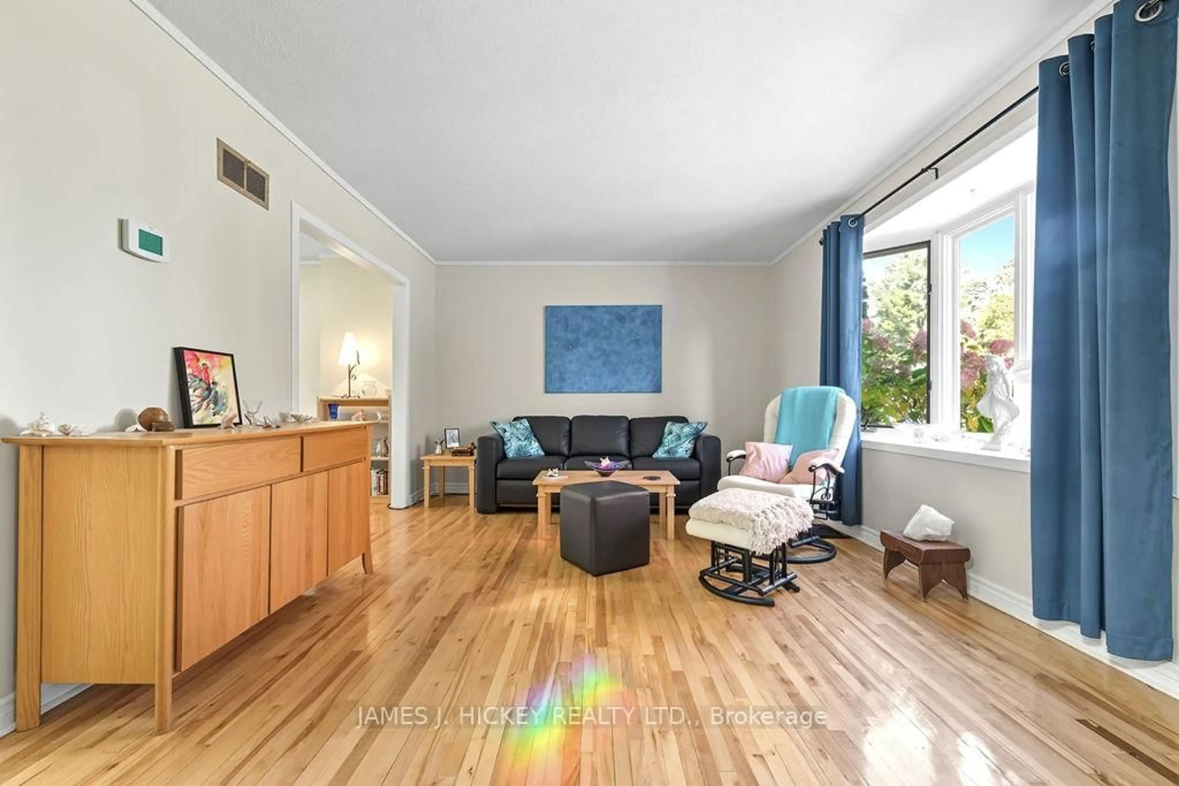 Living room with furniture, unknown for 105 Algonquin St, Deep River Ontario K0J 1P0