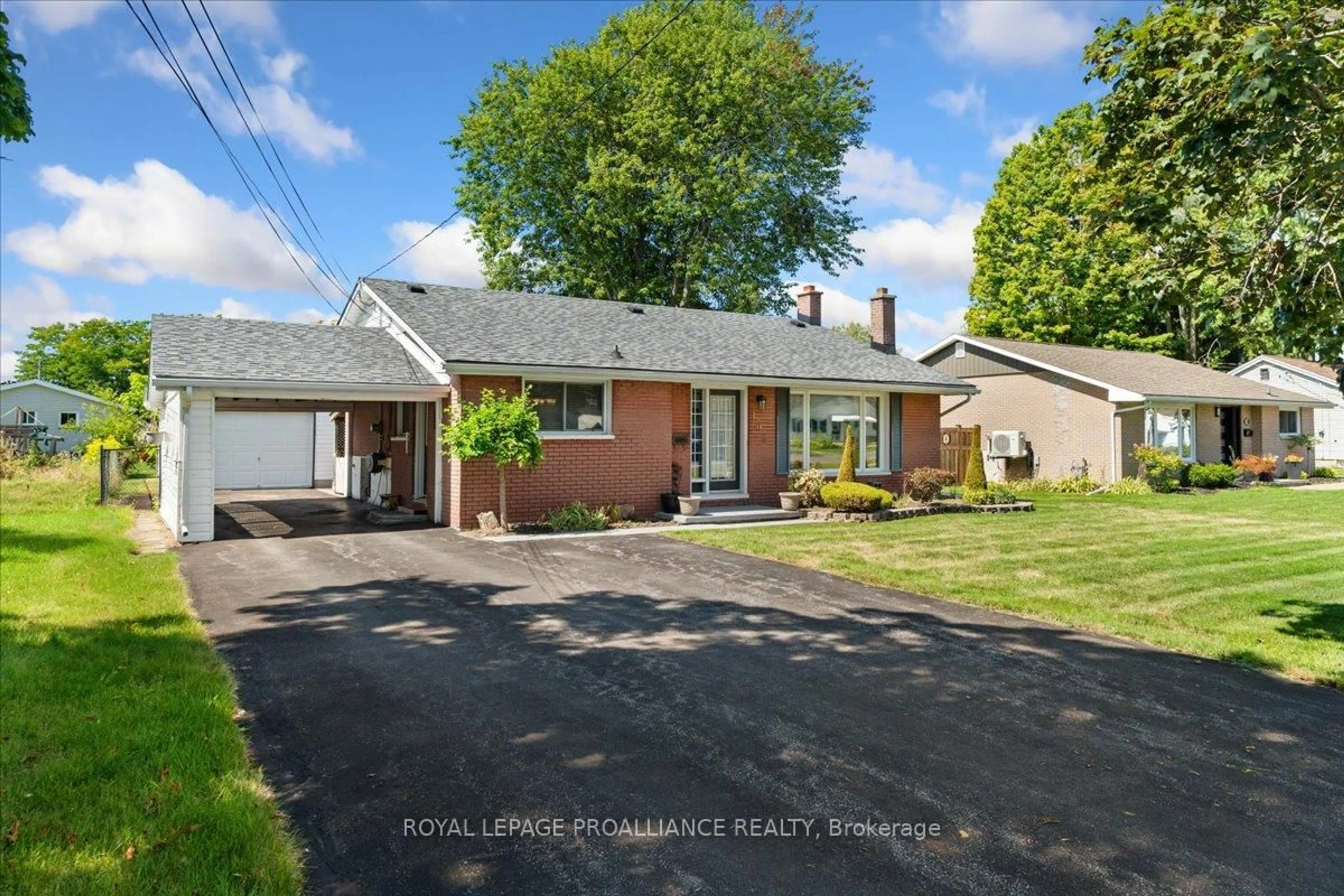A pic from outside/outdoor area/front of a property/back of a property/a pic from drone, street for 106 Lemoine St, Belleville Ontario K8P 4H1