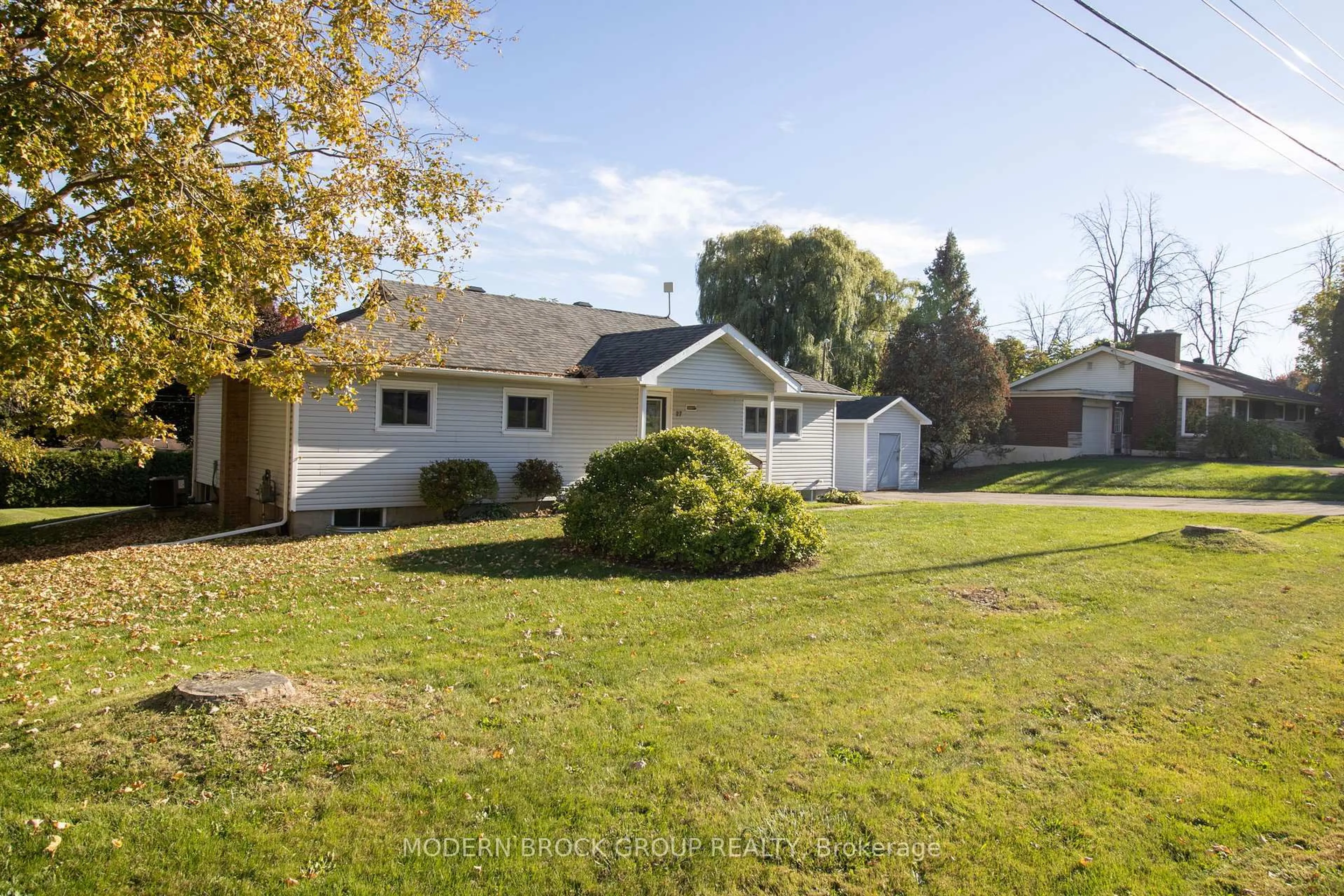 A pic from outside/outdoor area/front of a property/back of a property/a pic from drone, street for 27 Sarah St, Augusta Ontario K0E 1P0