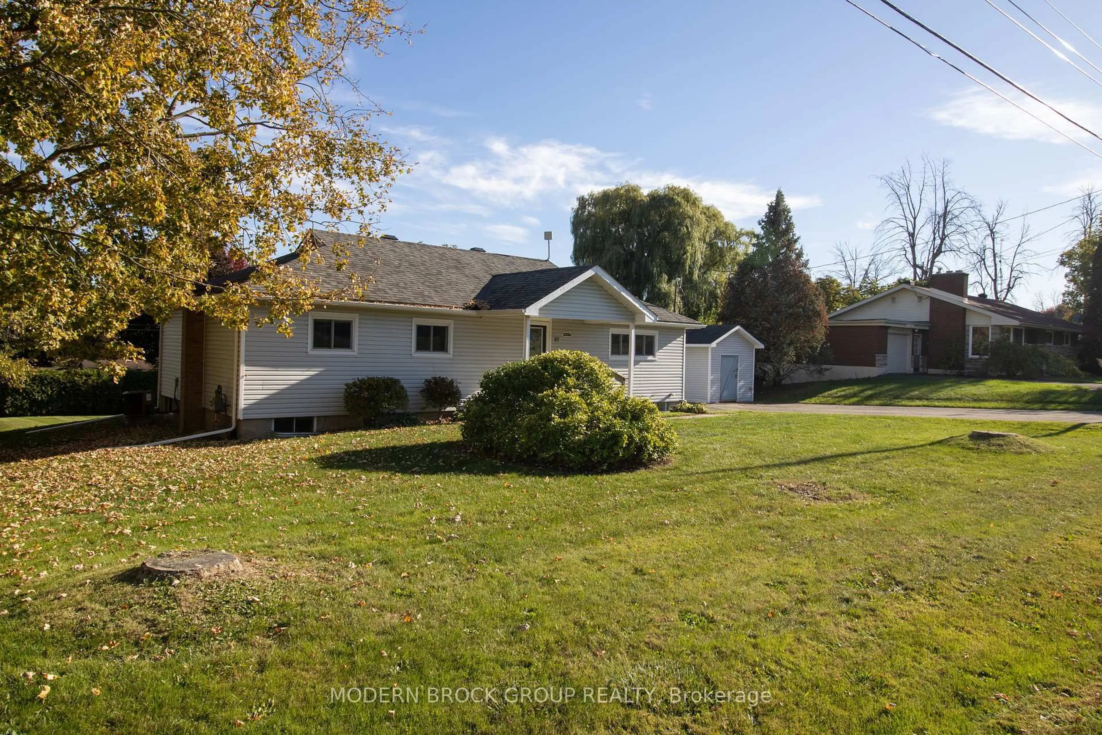 A pic from outside/outdoor area/front of a property/back of a property/a pic from drone, street for 27 Sarah St, Augusta Ontario K0E 1P0