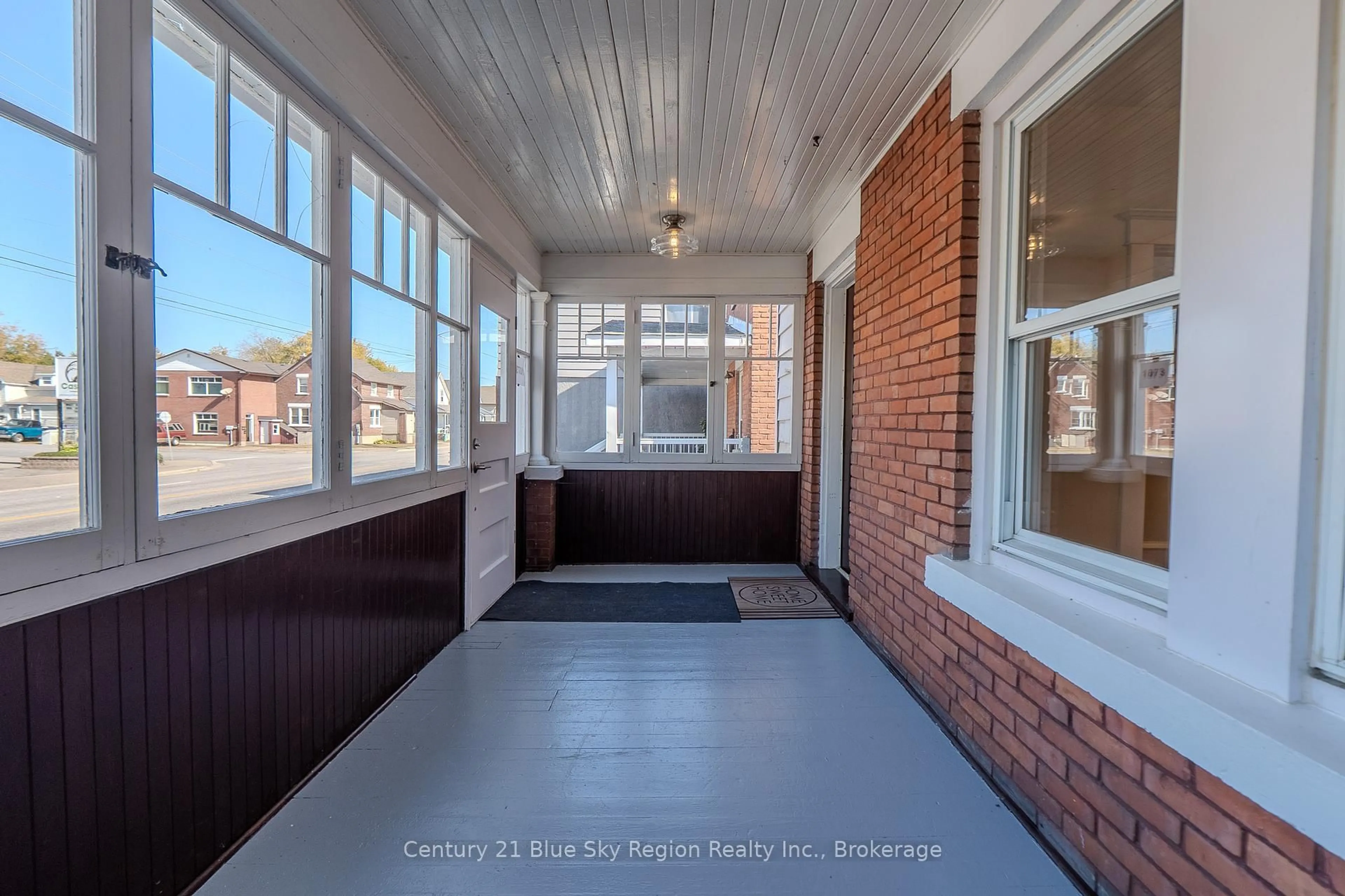 Unknown for 1073 Cassells St, North Bay Ontario P1B 4B1