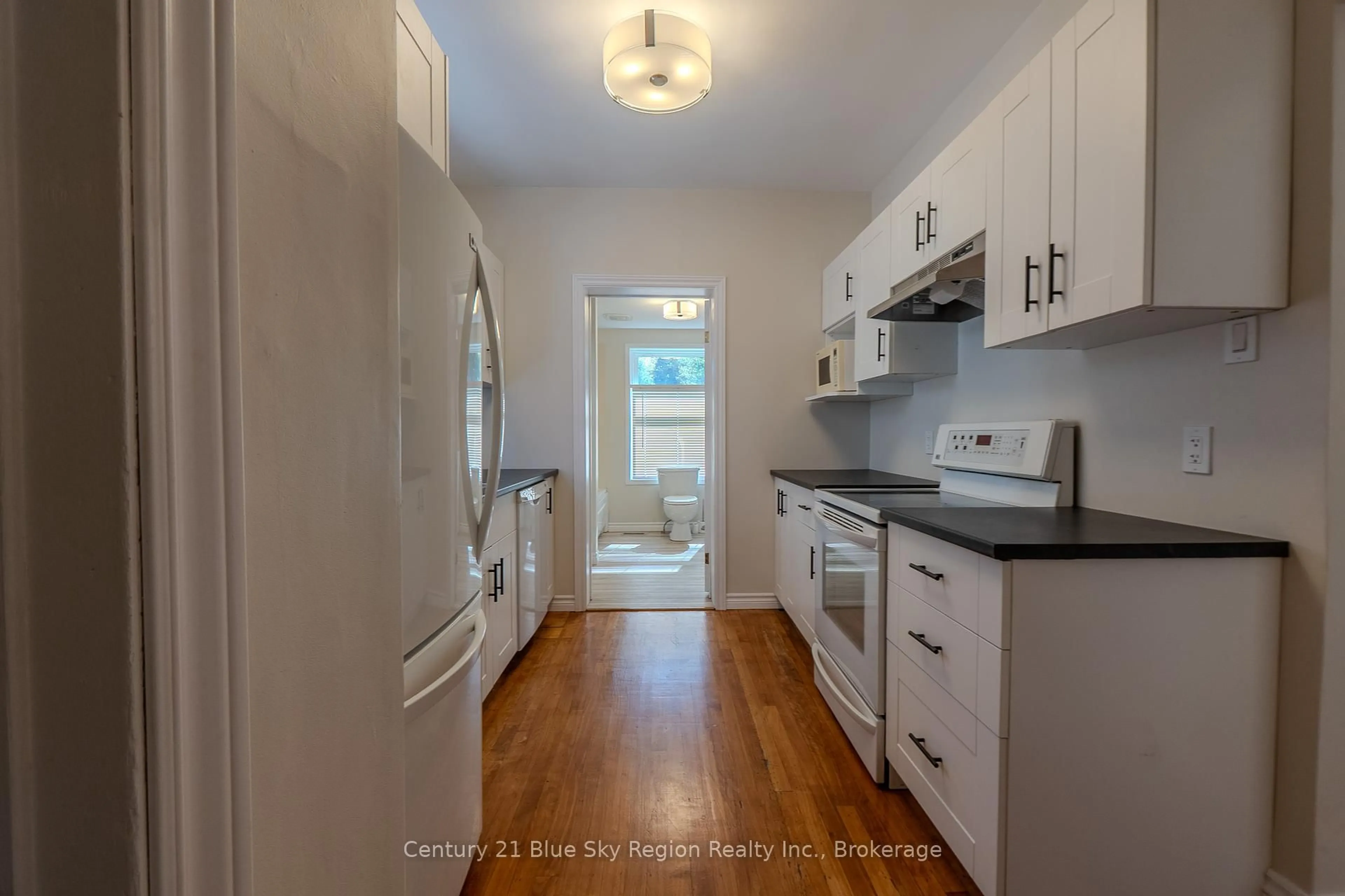 Standard kitchen, unknown for 1073 Cassells St, North Bay Ontario P1B 4B1