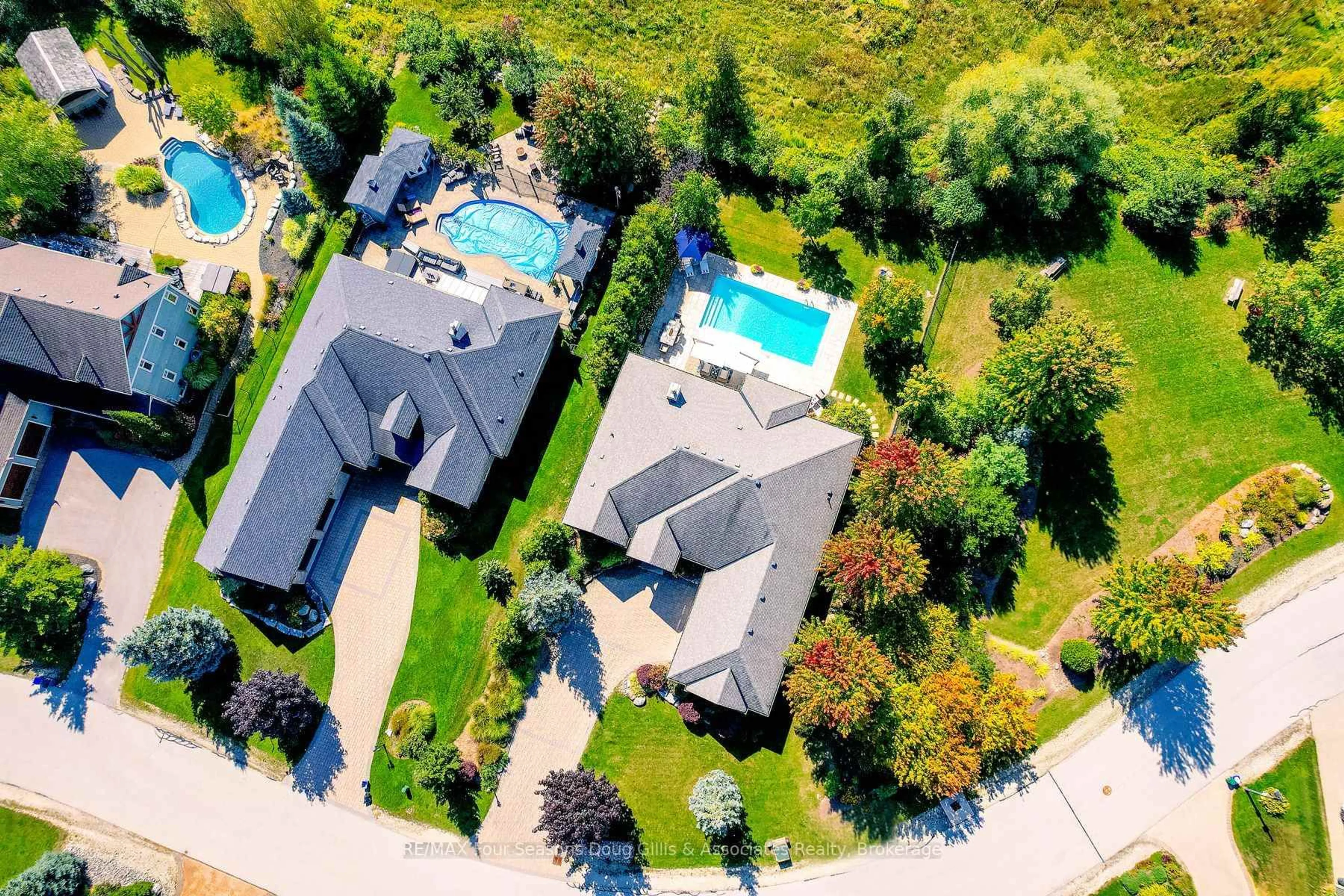 A pic from outside/outdoor area/front of a property/back of a property/a pic from drone, street for 150 Rankins Cres, Blue Mountains Ontario N0H 2P0