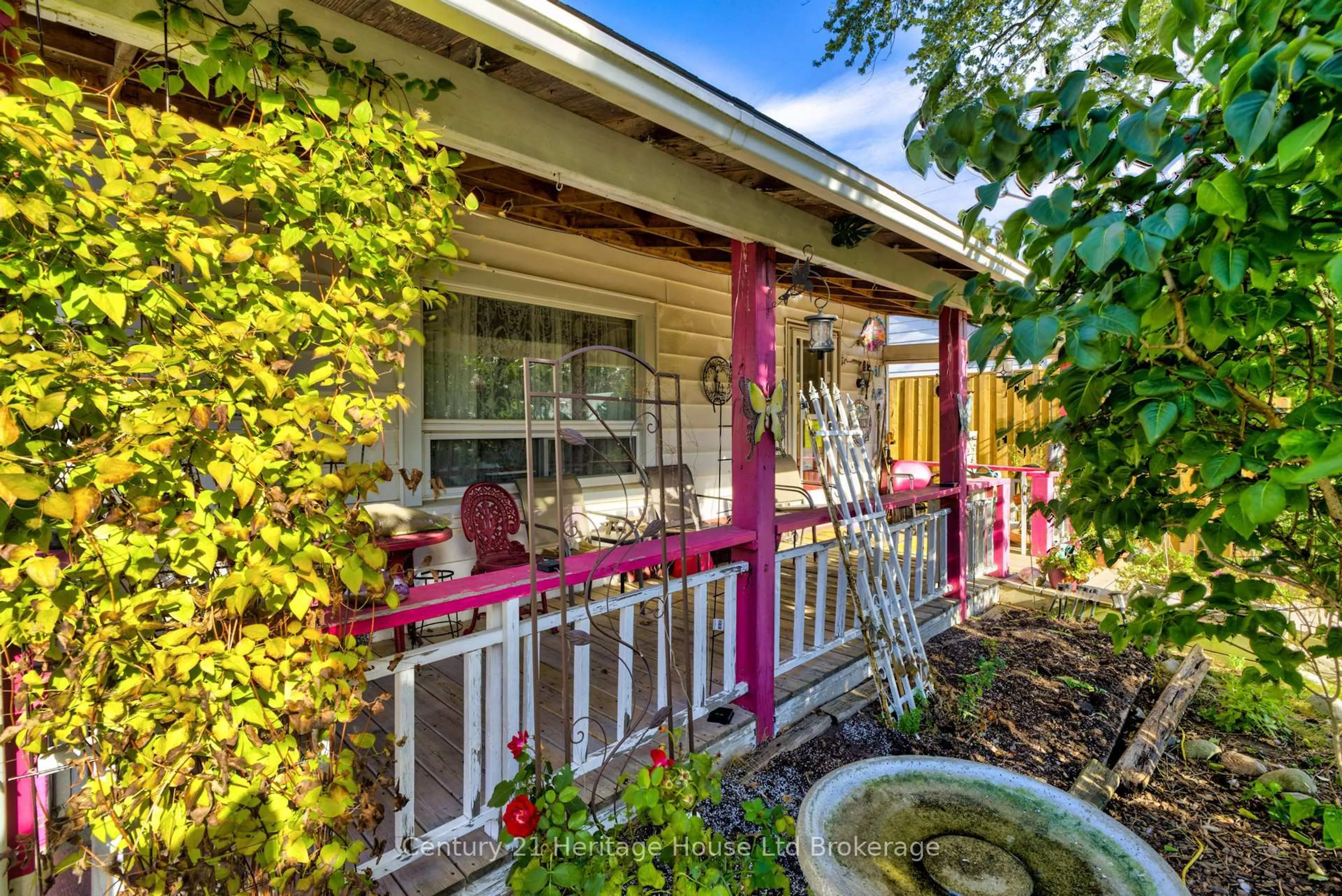 Patio, street for 38 Sanderson St, Brantford Ontario N3S 2V2