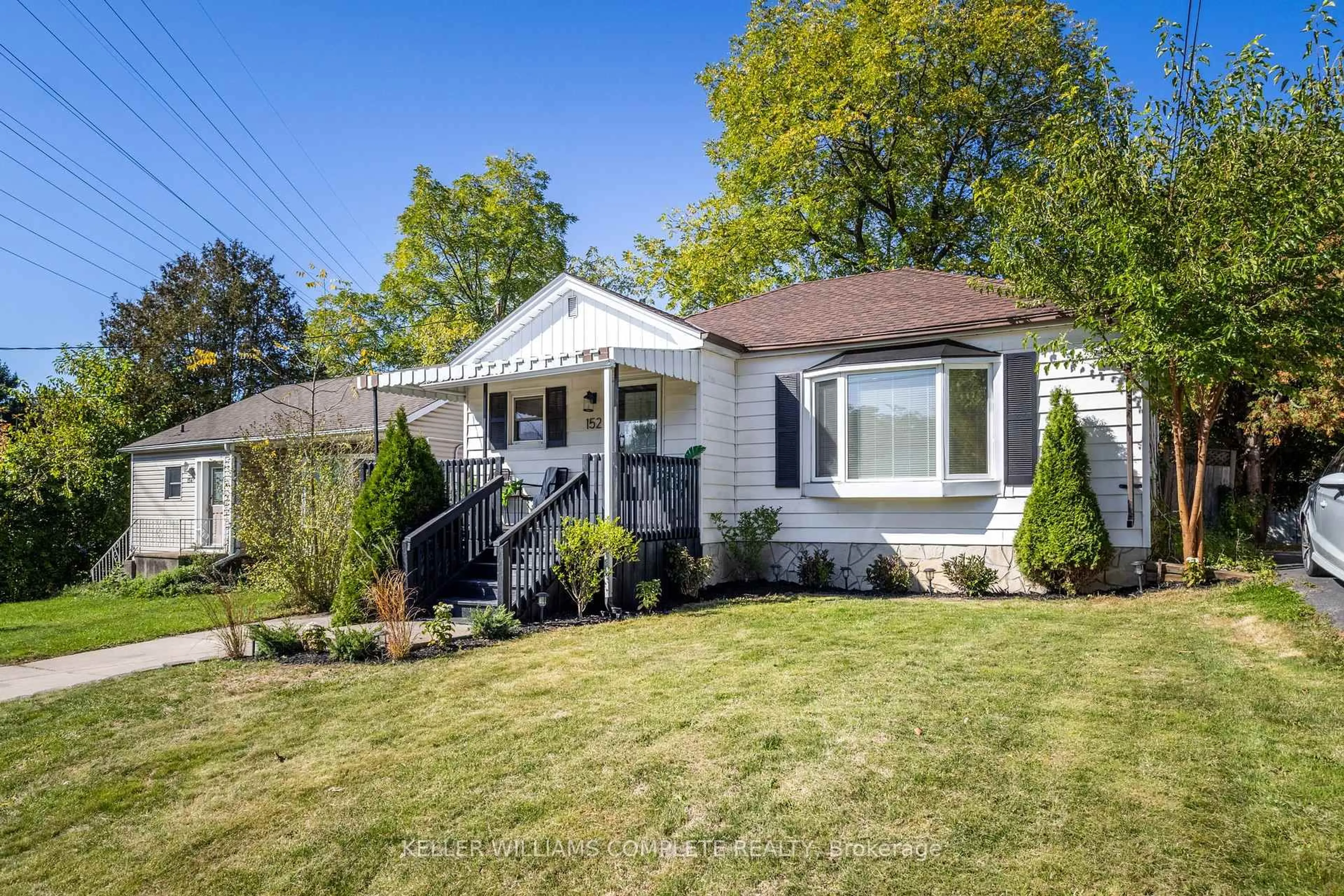 Home with vinyl exterior material, street for 152 Stroud Rd, Hamilton Ontario L8S 2A2