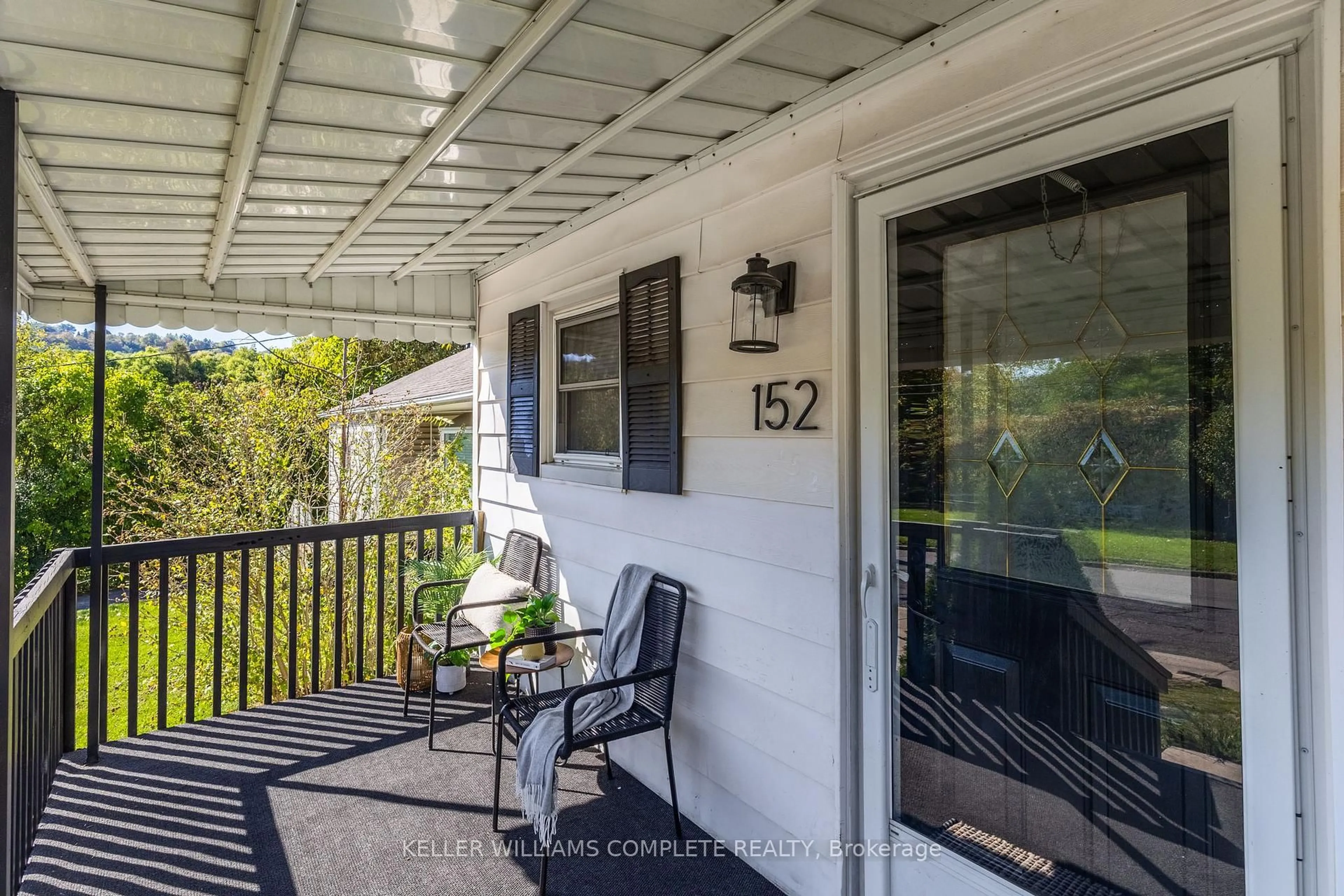 Patio, street for 152 Stroud Rd, Hamilton Ontario L8S 2A2