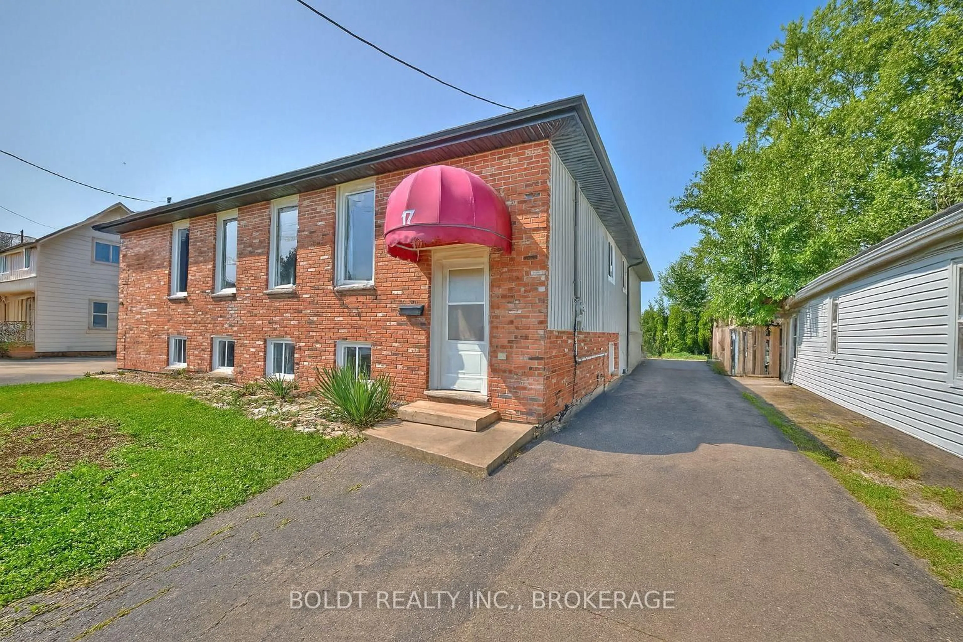 Unknown for 17 Colborne St, Thorold Ontario L2V 3P8
