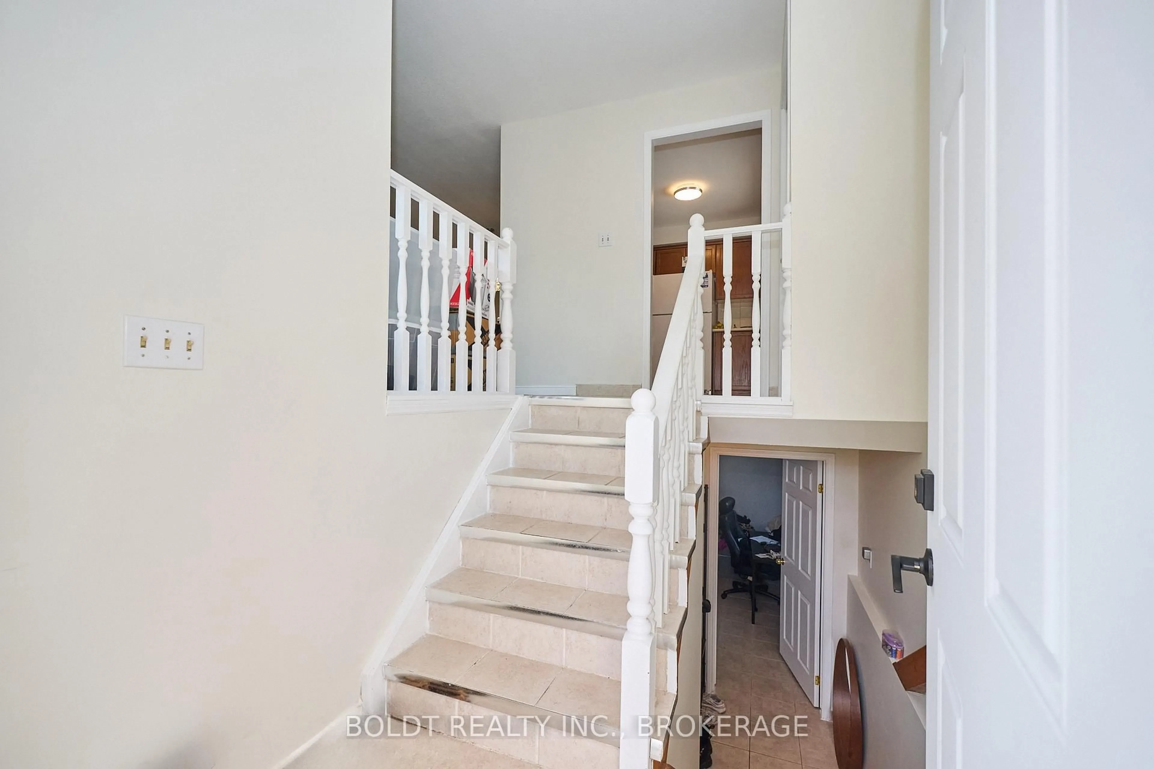 Unknown for 17 Colborne St, Thorold Ontario L2V 3P8